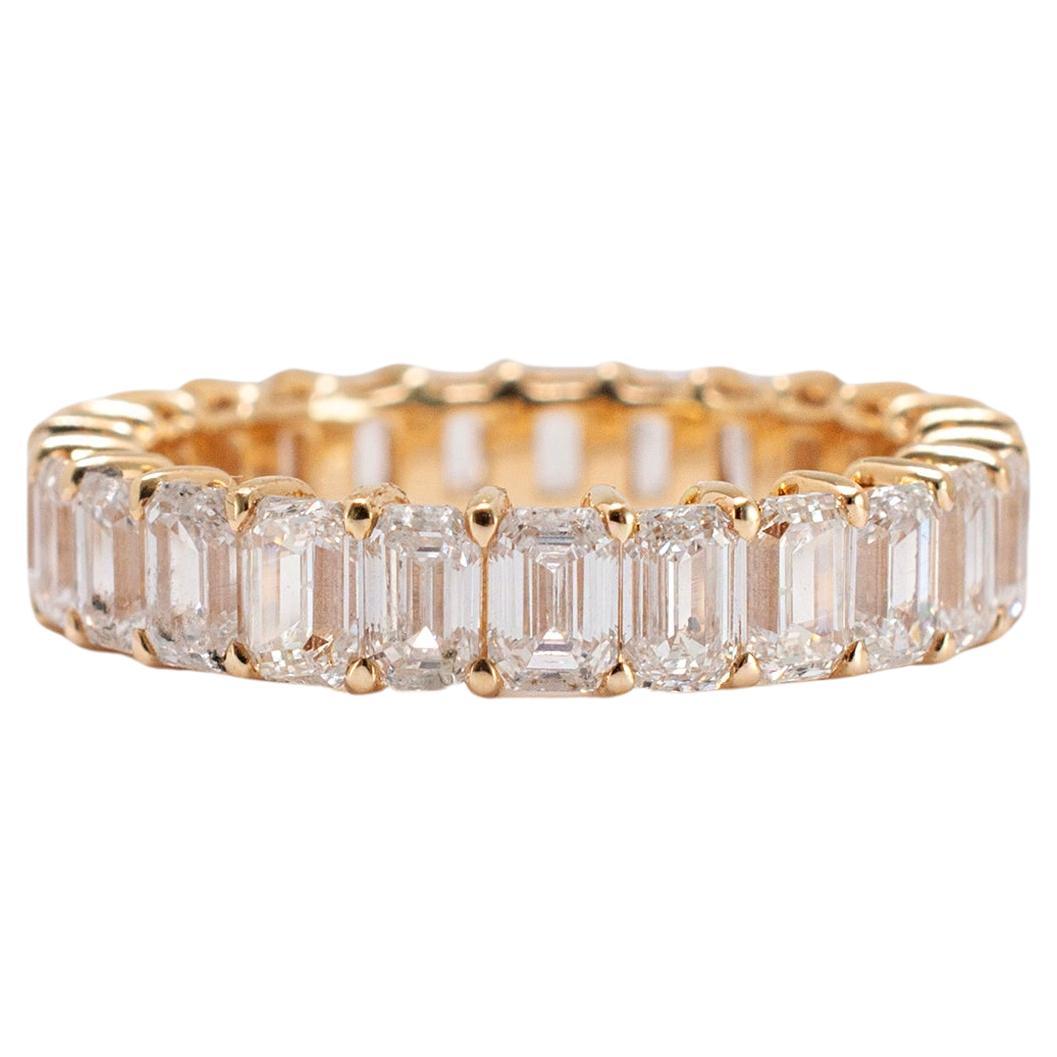 Damen-Ehering aus 18 Karat Gelbgold mit Smaragdschliff und Diamant im Smaragdschliff in voller Eternity