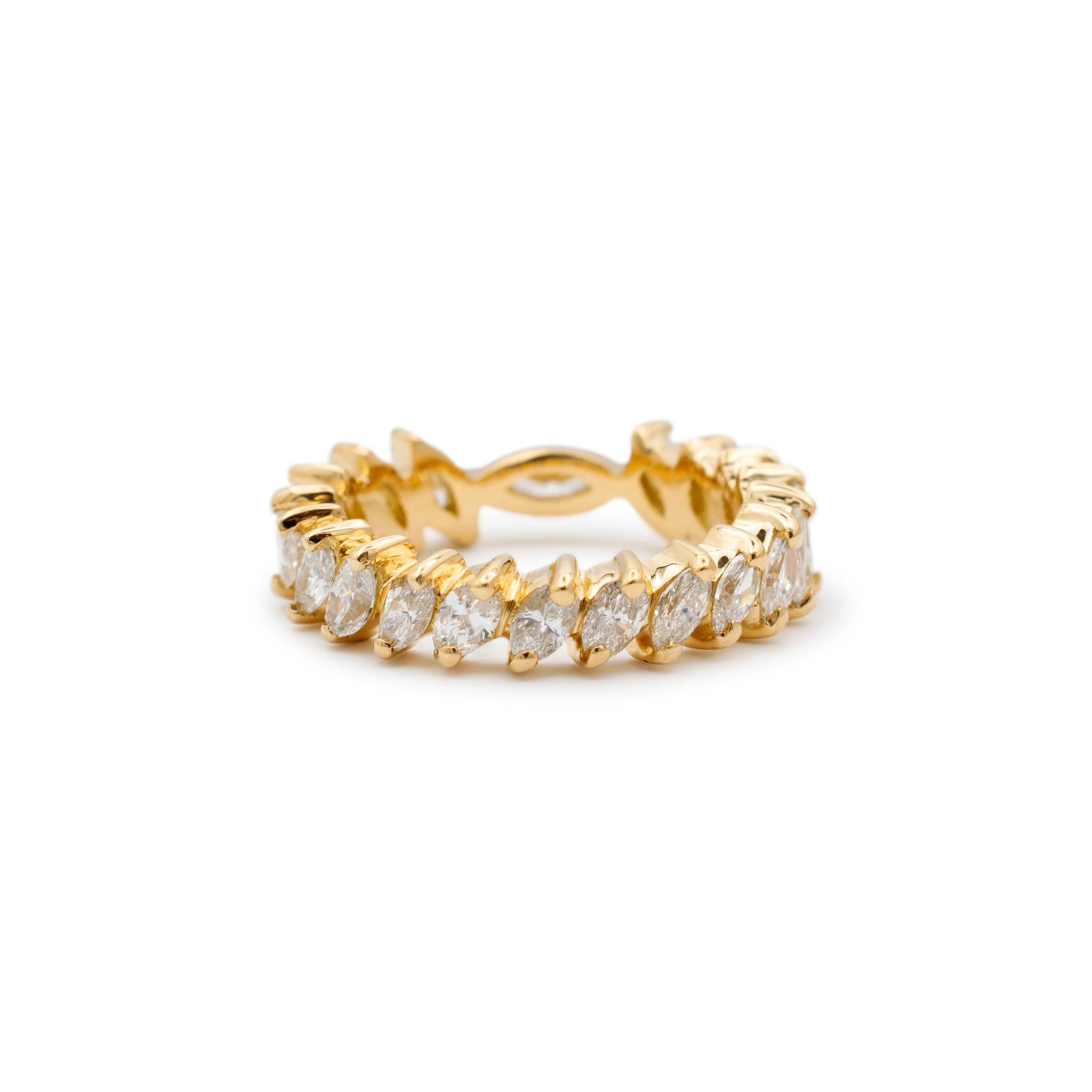 Damen-Ehering aus 18 Karat Gelbgold mit Voll-Eternity-Marquee-Diamant im Angebot 1