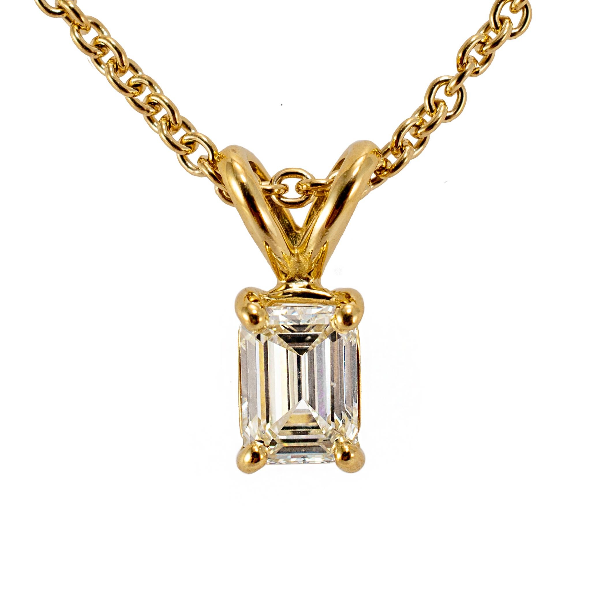 Genere: Donna

Tipo di metallo: Oro giallo 18 carati

Lunghezza: 18,00 pollici

Peso: 4.03 grammi

Collana da donna in oro giallo 18 carati con diamanti e incisione 