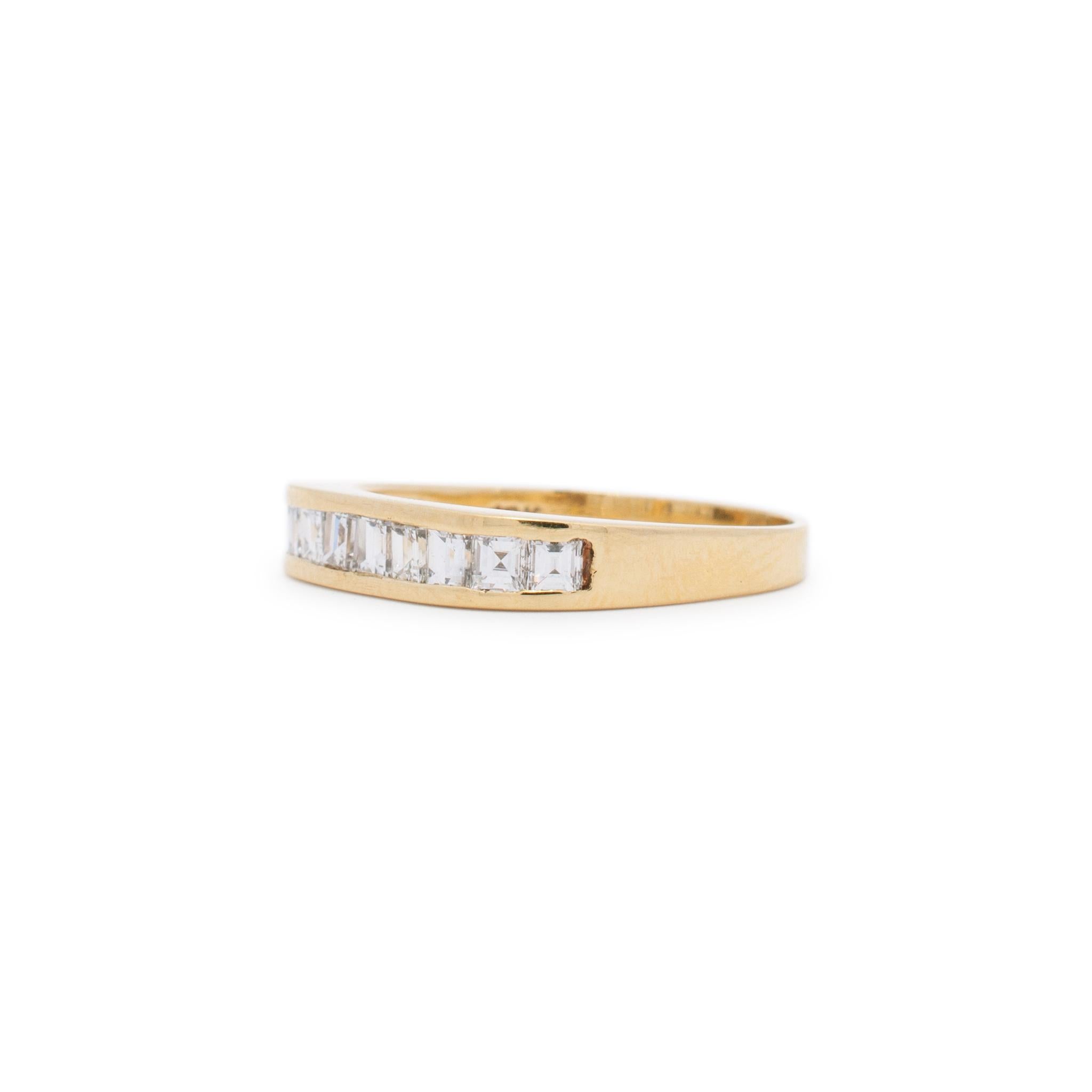 Damen-Ehering aus 18 Karat Gelbgold mit unsichtbarem Baguette-Diamant (Baguetteschliff)