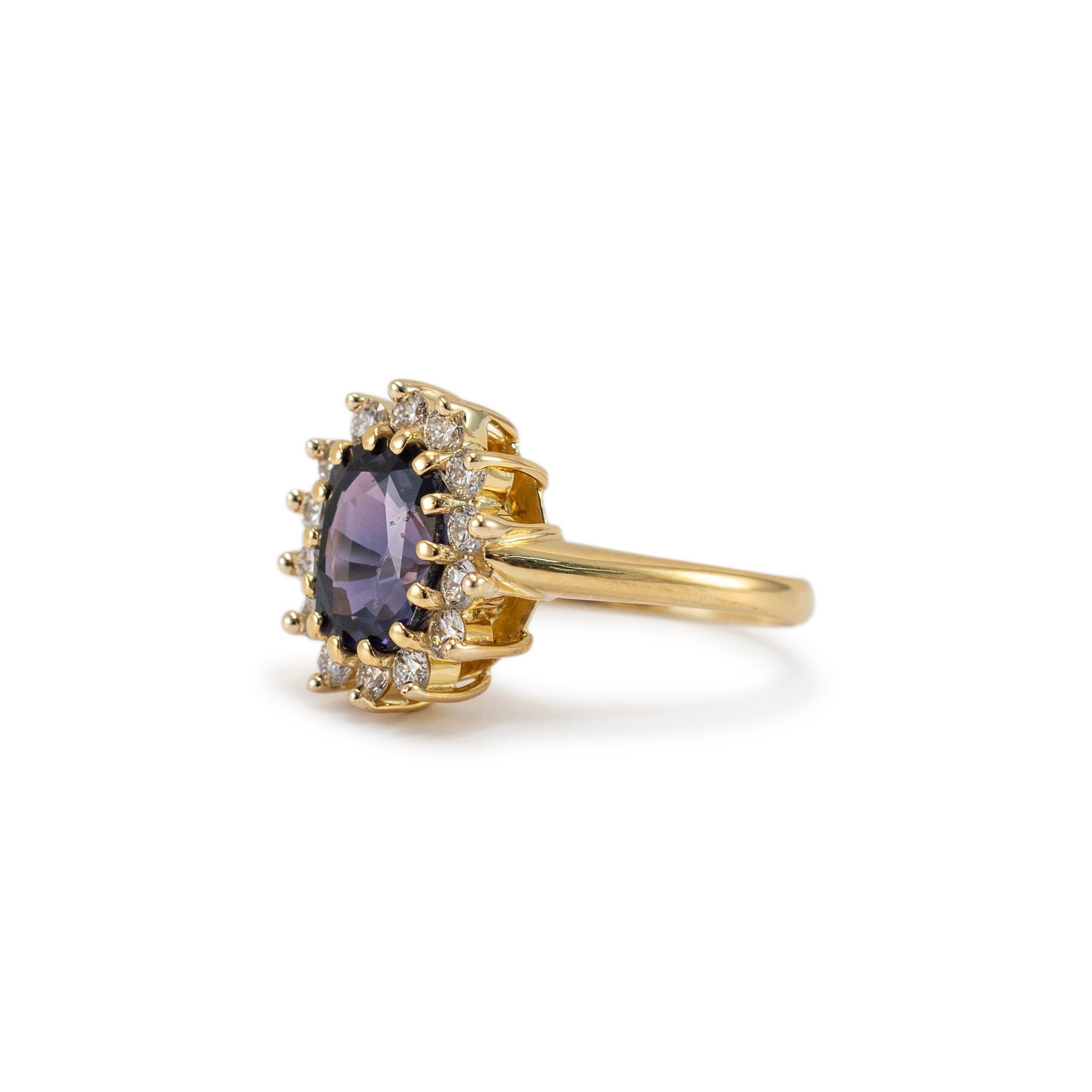 Taille ovale Bague cocktail pour femmes en or jaune 18 carats, saphir, halo de diamants en vente
