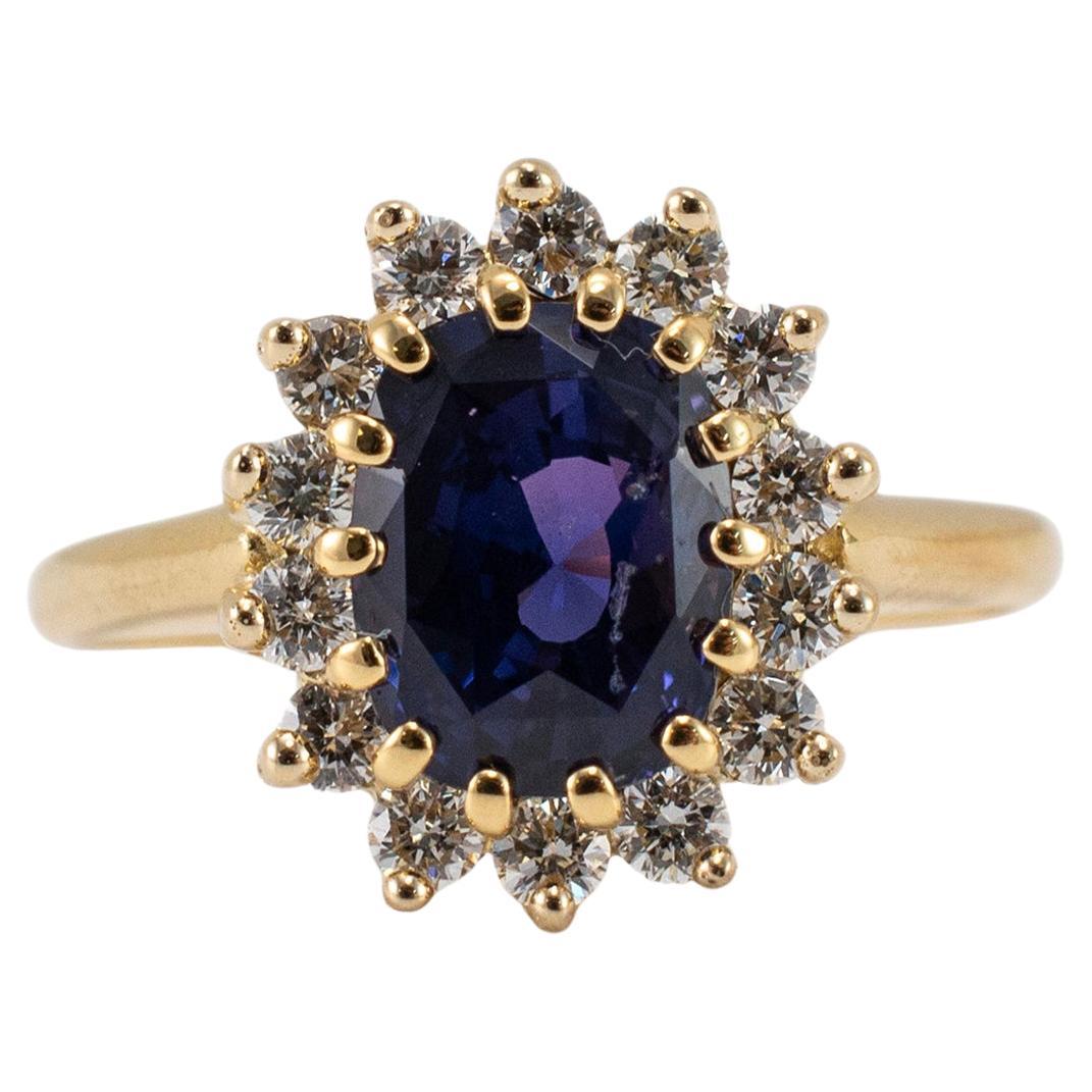 Anillo de cóctel de diamantes con halo de zafiro en oro amarillo de 18 quilates para señora
