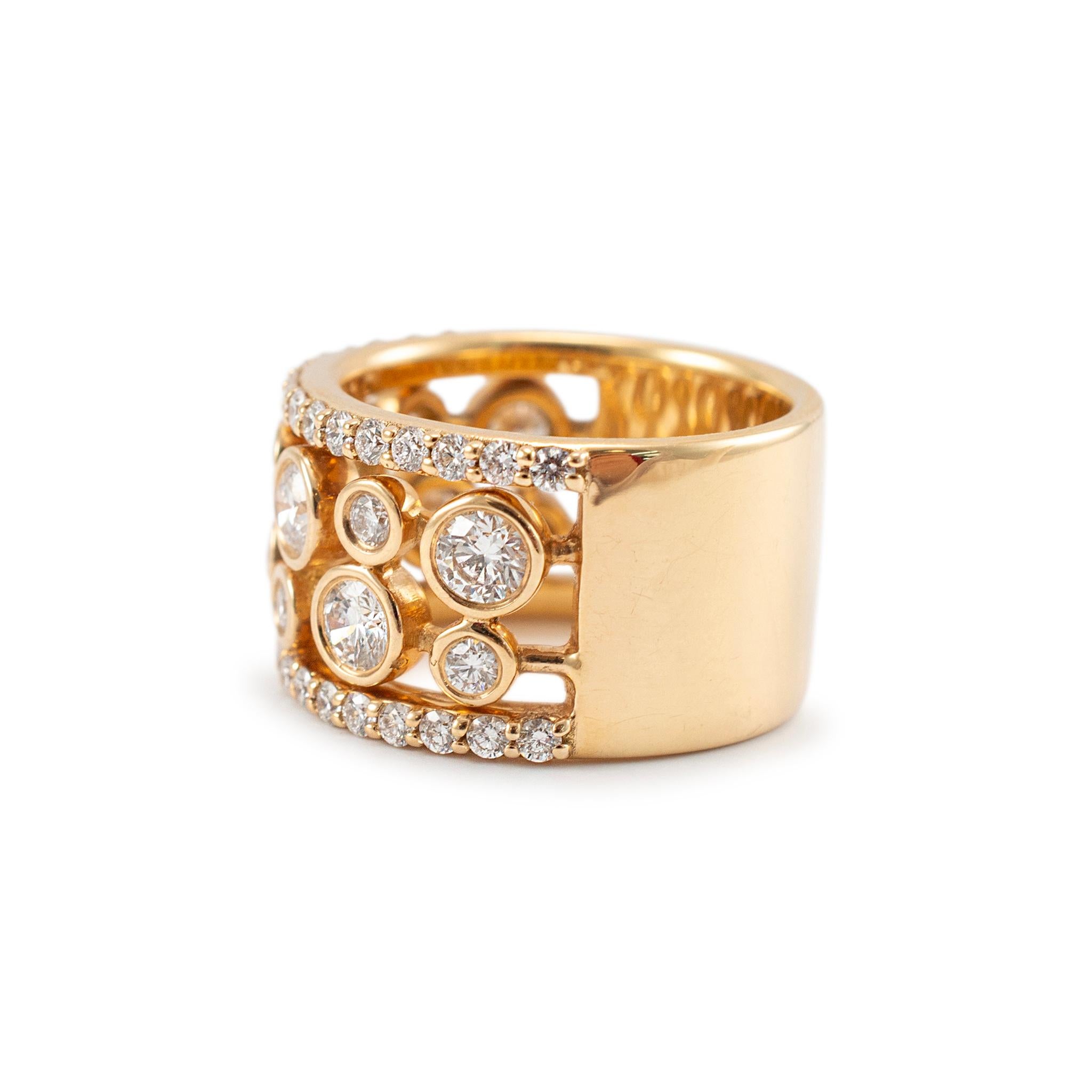 Damenring aus 18 Karat Gelbgold mit breitem Diamanten in Pavé- und Lünette gefasst (Rundschliff)