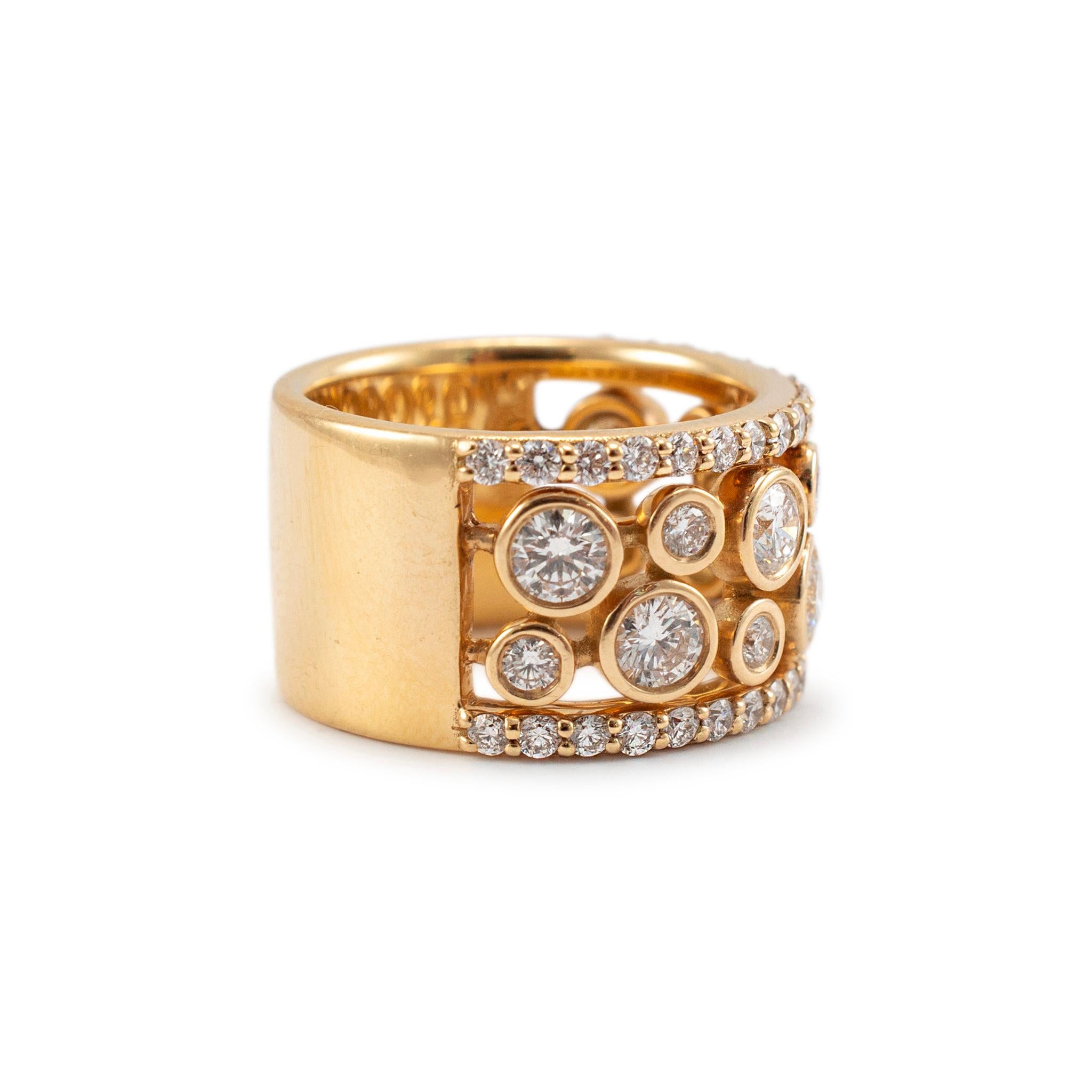 Damenring aus 18 Karat Gelbgold mit breitem Diamanten in Pavé- und Lünette gefasst im Zustand „Hervorragend“ in Houston, TX
