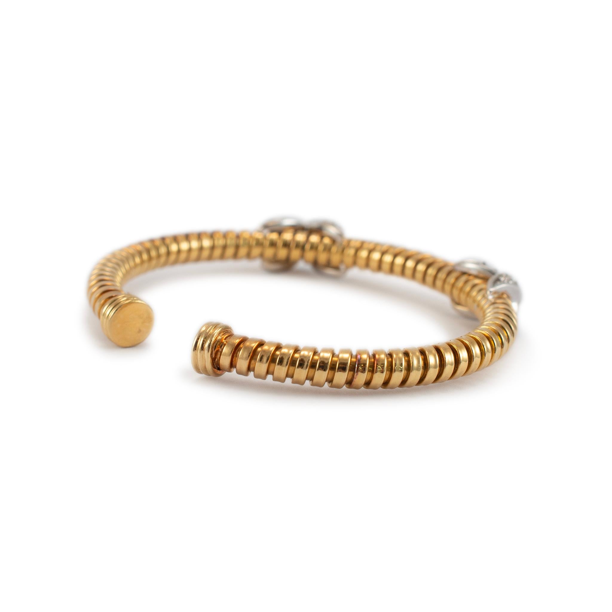 Geschlecht: Damen

Metall Typ: 18K Gelbgold & 18K Weißgold

Länge: 6,50 Zoll

Breite: 9.00 mm

Gewicht: 30,19 Gramm

Eine Damen maßgeschneiderte poliert 18K Weiß & Gelbgold, Diamant Manschette Armband. Das Metall wurde getestet und es wurde