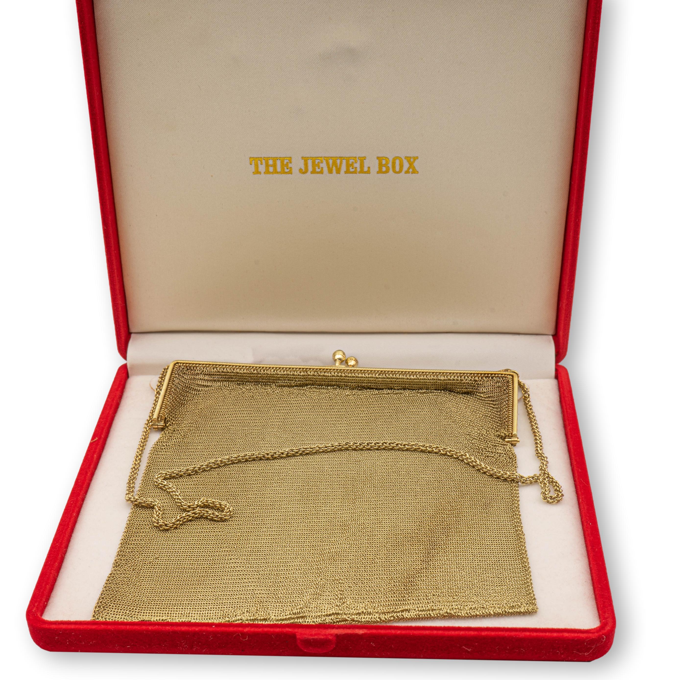 Ladies Antique 14 Karat Yellow Gold Mesh Knit Purse, 20th Century 151.4 Grams In Good Condition In New York, NY