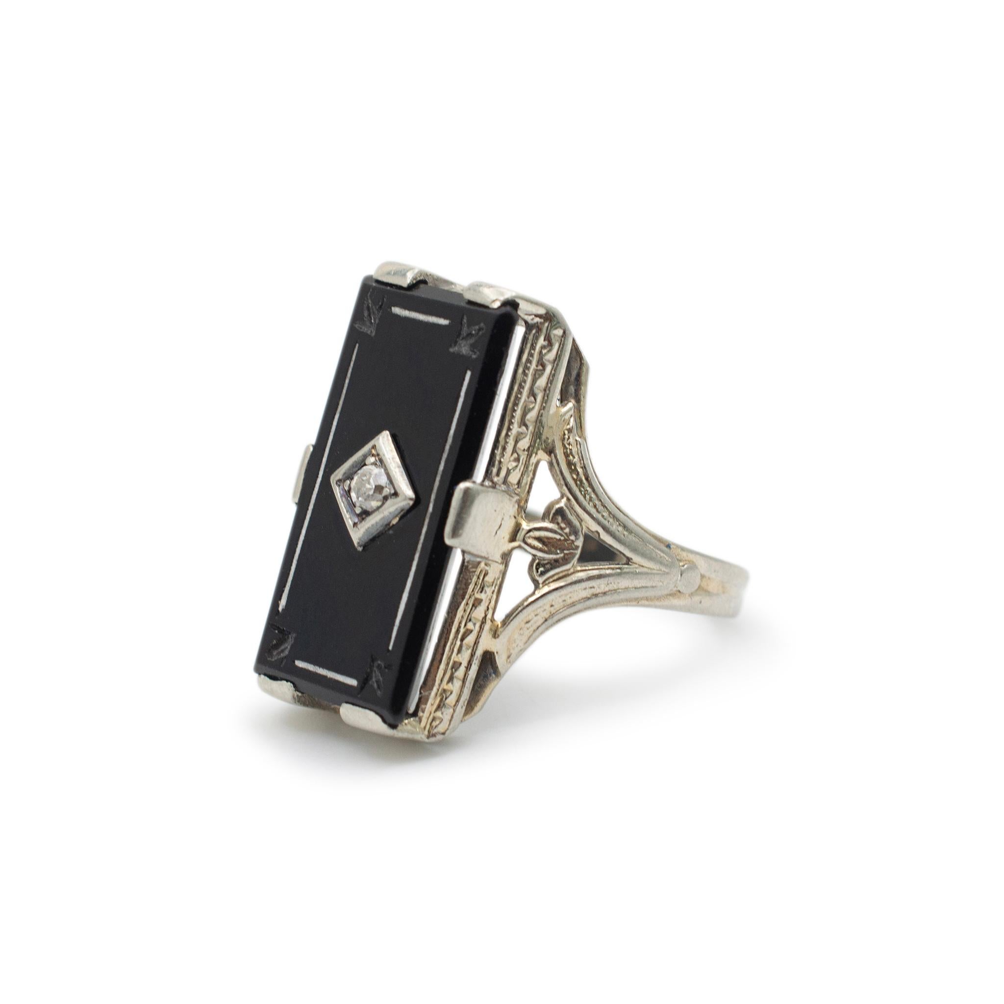 Ladies Antique 18K White Gold Black Onyx Diamond Cocktail Ring In Excellent Condition For Sale In Houston, TX