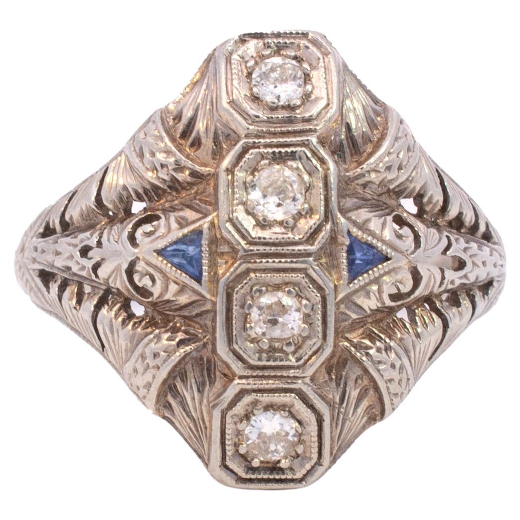 Bague Art déco ancienne pour femmes en or blanc 18 carats, saphirs et diamants en vente