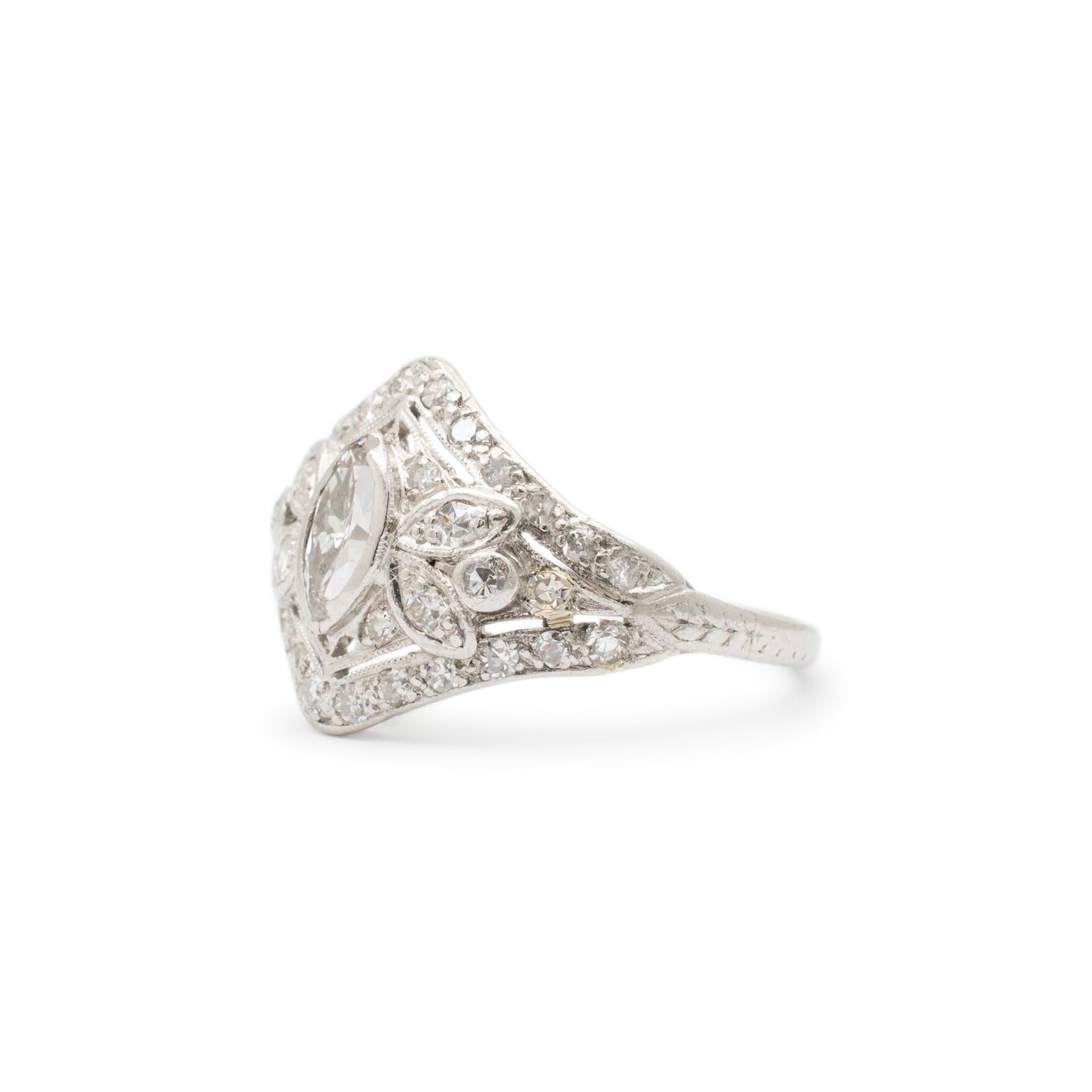 Antiker Damen-Verlobungsring aus Platin mit filigranem Diamant und Diamant im Art déco-Stil (Marquiseschliff)
