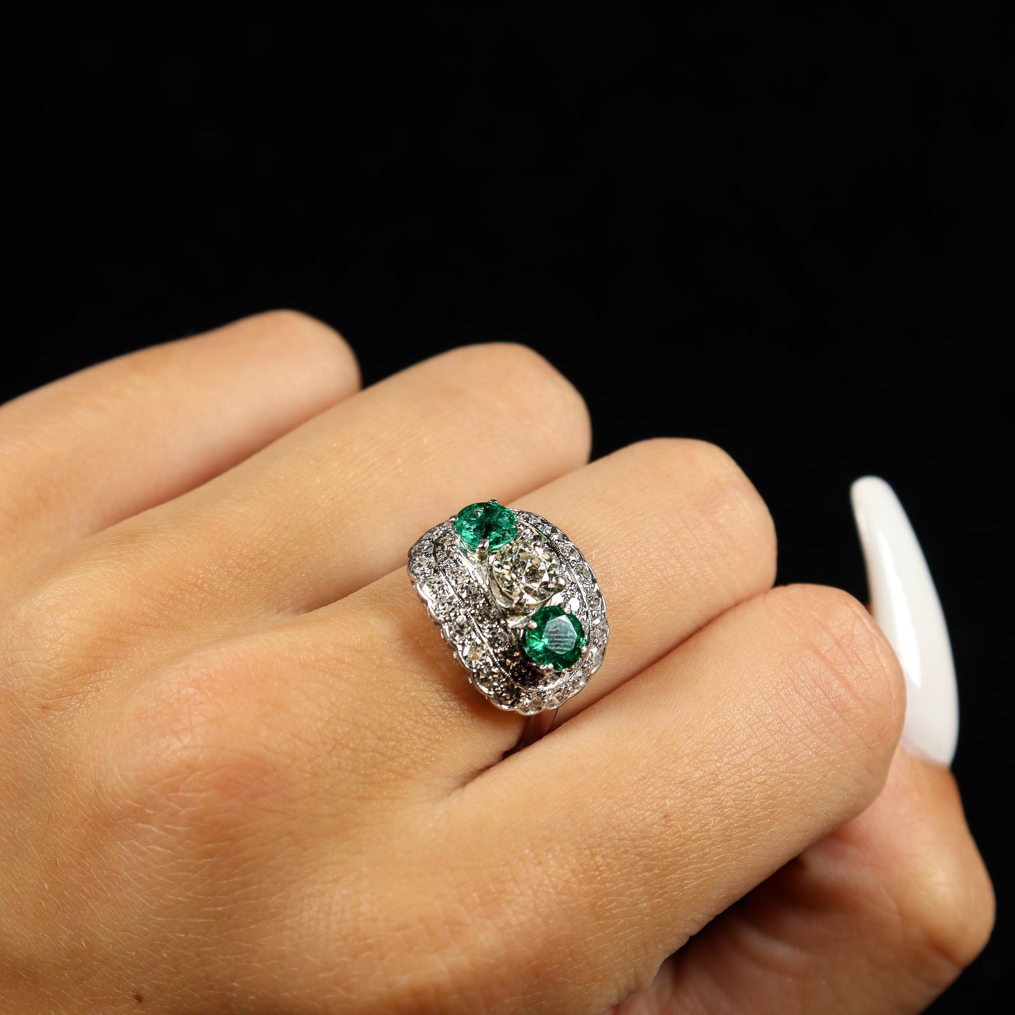 Ladies Antique Platinum Diamonds And Emeralds Ring 3