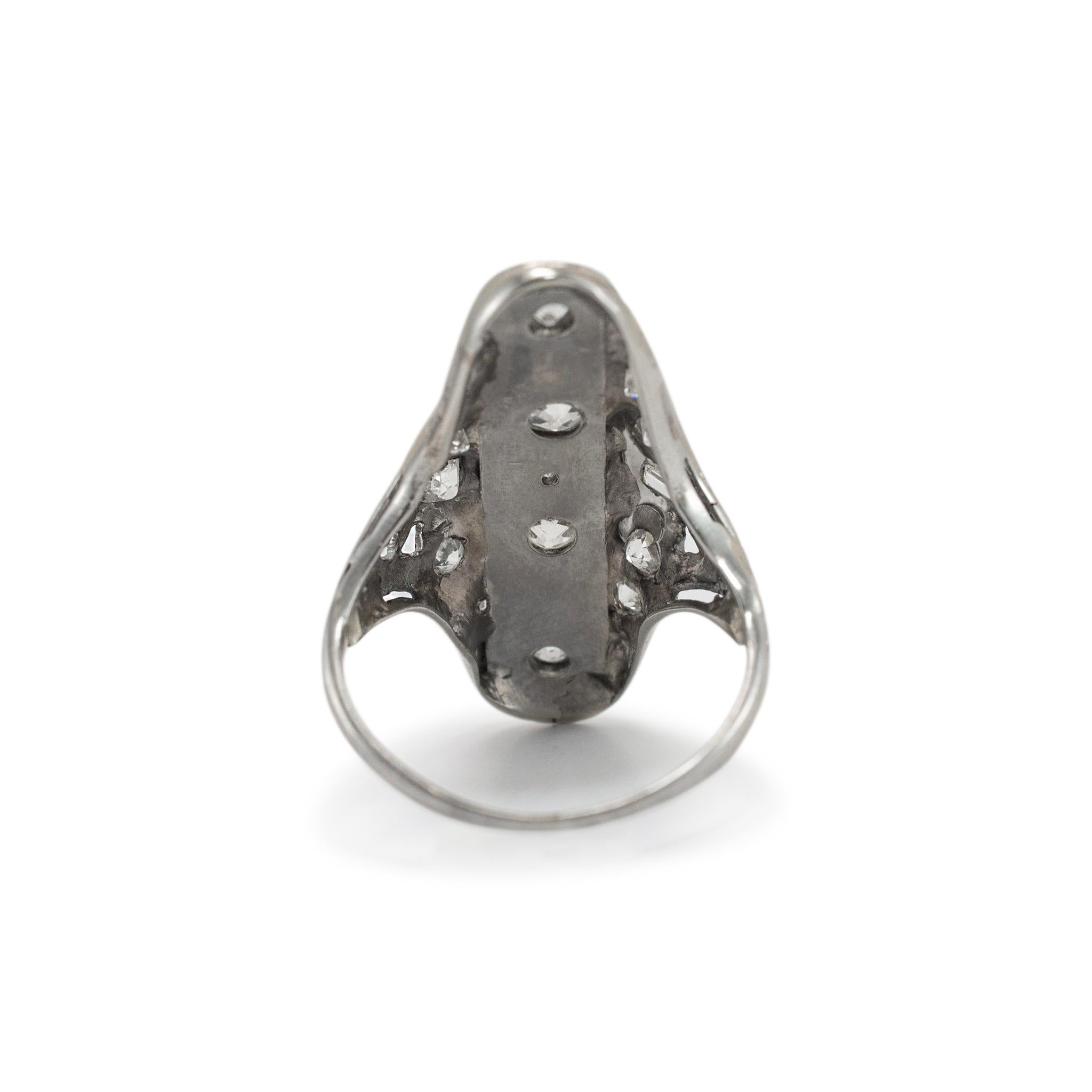 Bague cocktail ancienne européenne et diamants baguettes Pour femmes en vente