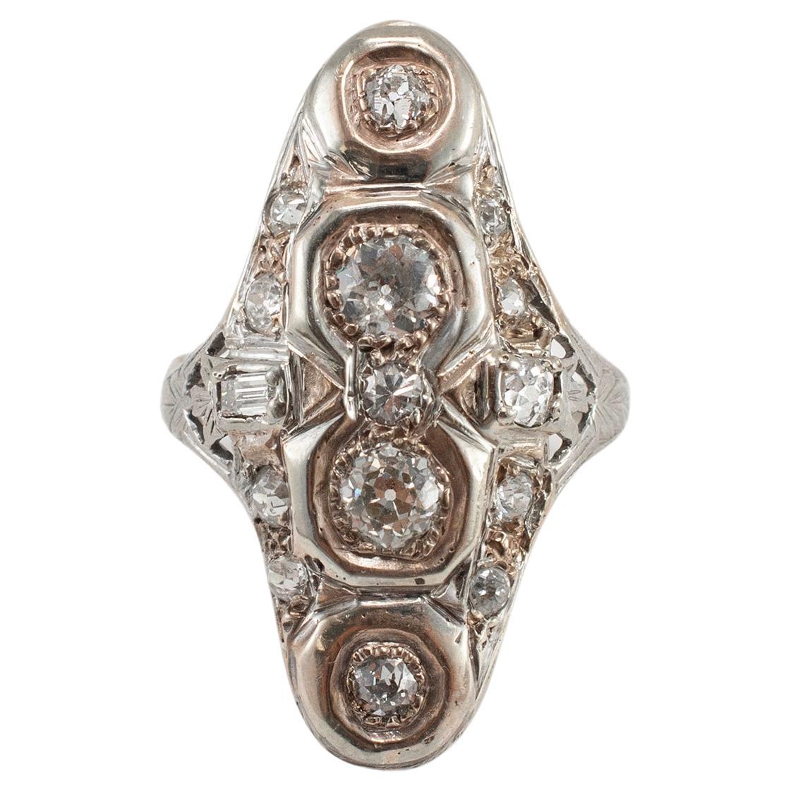 Bague cocktail ancienne européenne et diamants baguettes en vente