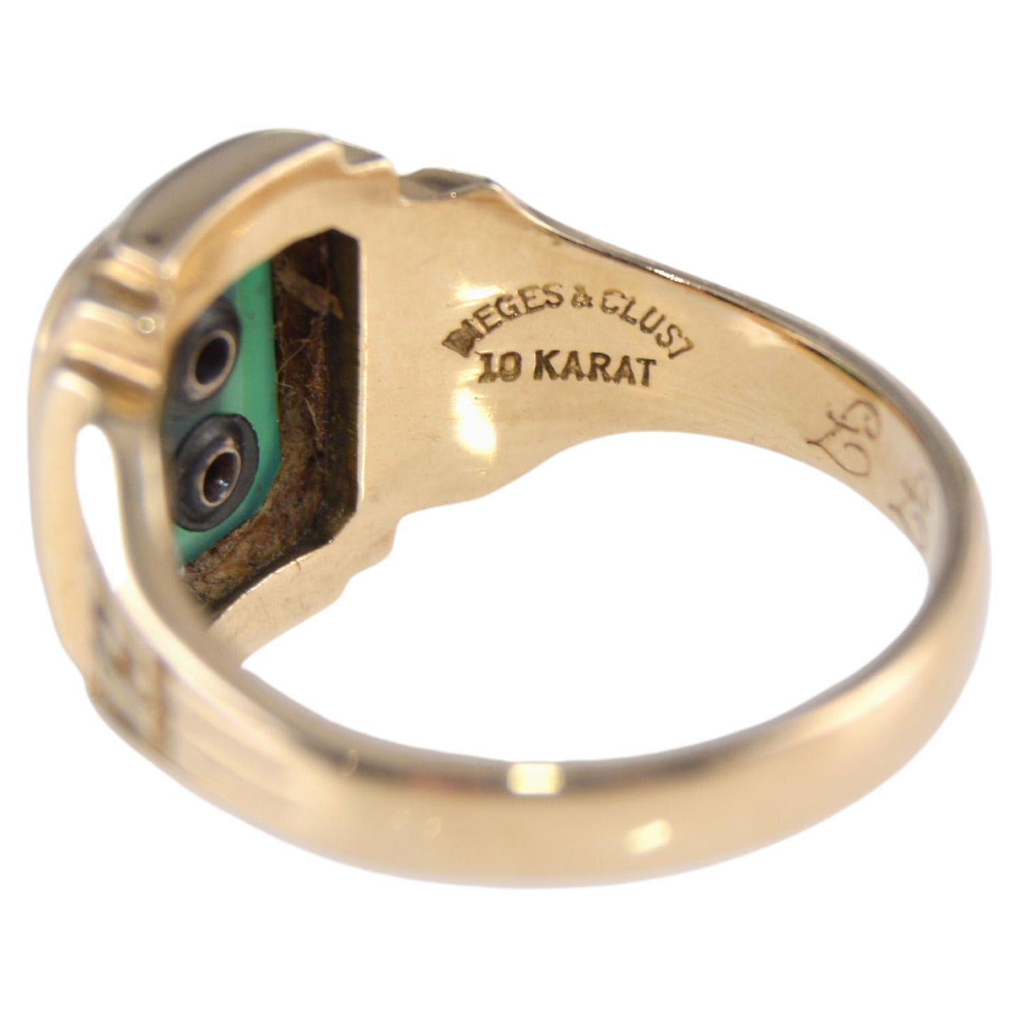 Unisex Art Deco Signet Ring in 10 Karat Solid Gold with Gold Inset from 1953 For Sale 8