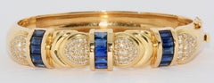 Damenarmreif, Armreif, Armband, 18 Karat Gold mit blauen Saphiren und weißen Diamanten