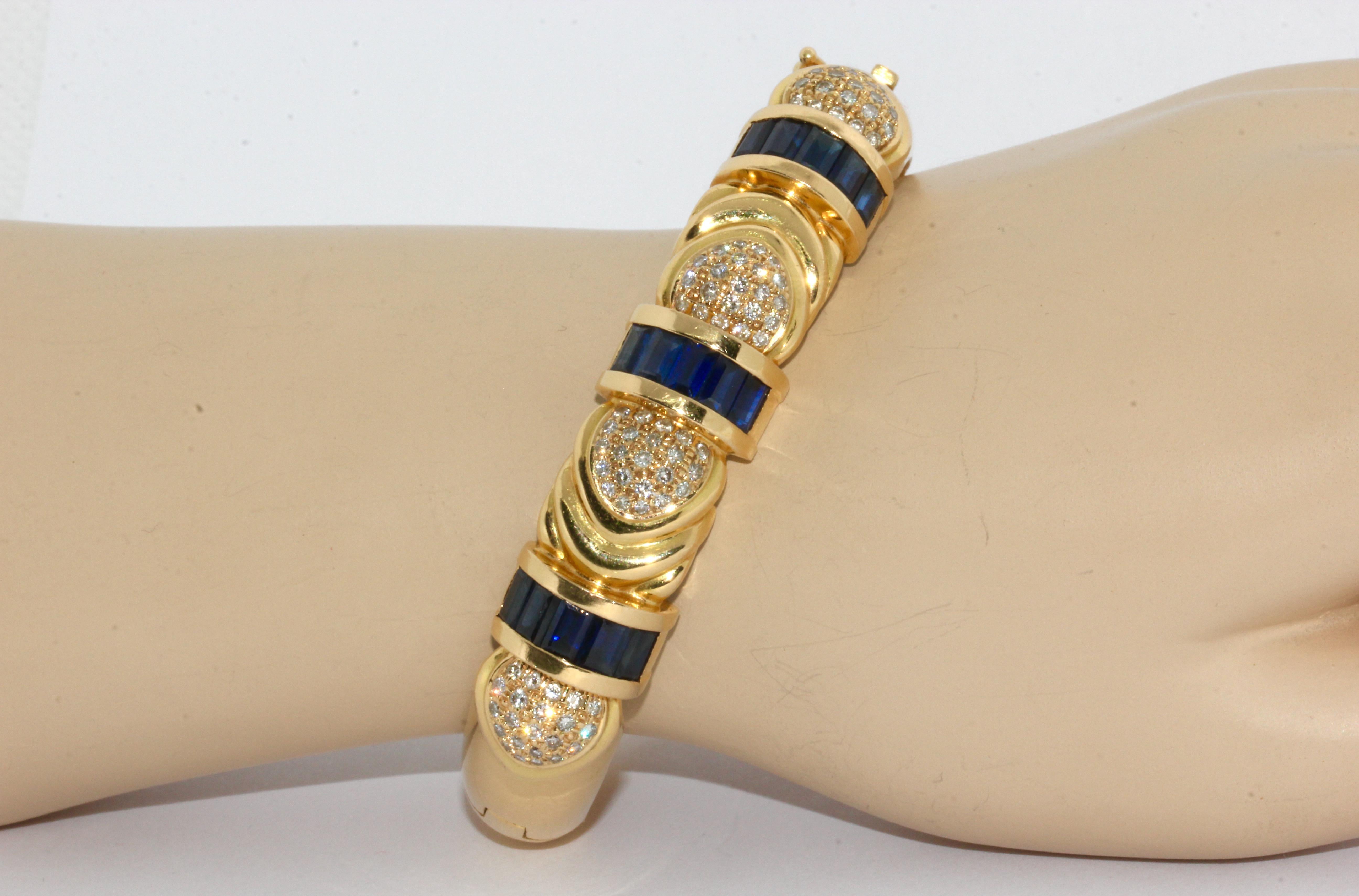 Damenarmreif:: Armband:: 18 Karat Gold mit blauen Saphiren und weißen Diamanten 4