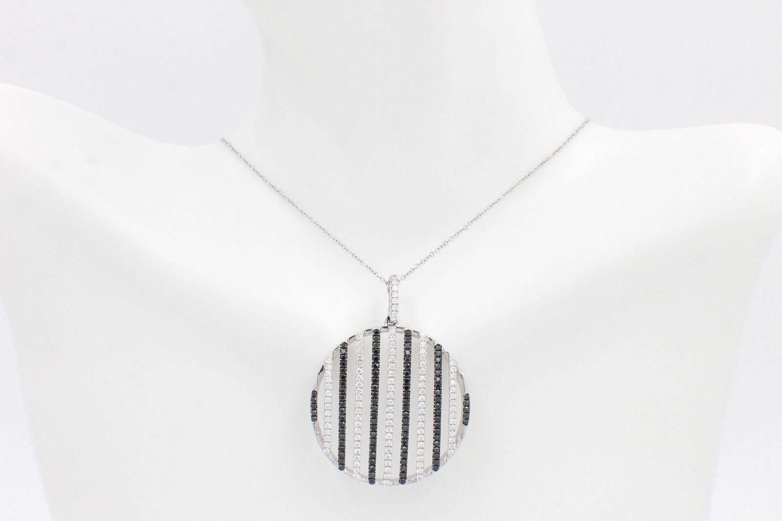 Collar Colgante Círculo de Diamantes Blanco y Negro 1.05 TCW 14KT Oro Blanco en venta 6