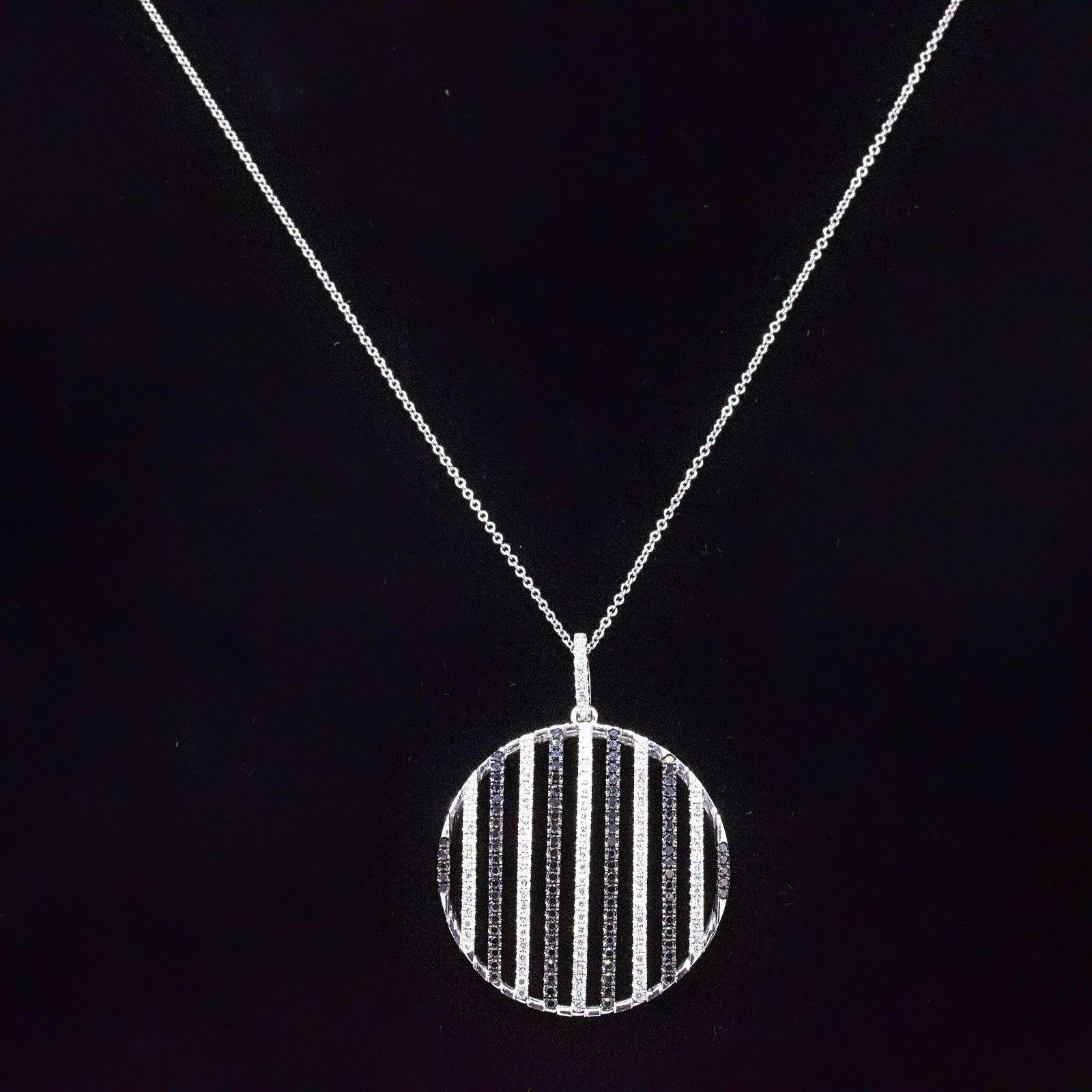 De las mujeres Collar Colgante Círculo de Diamantes Blanco y Negro 1.05 TCW 14KT Oro Blanco en venta