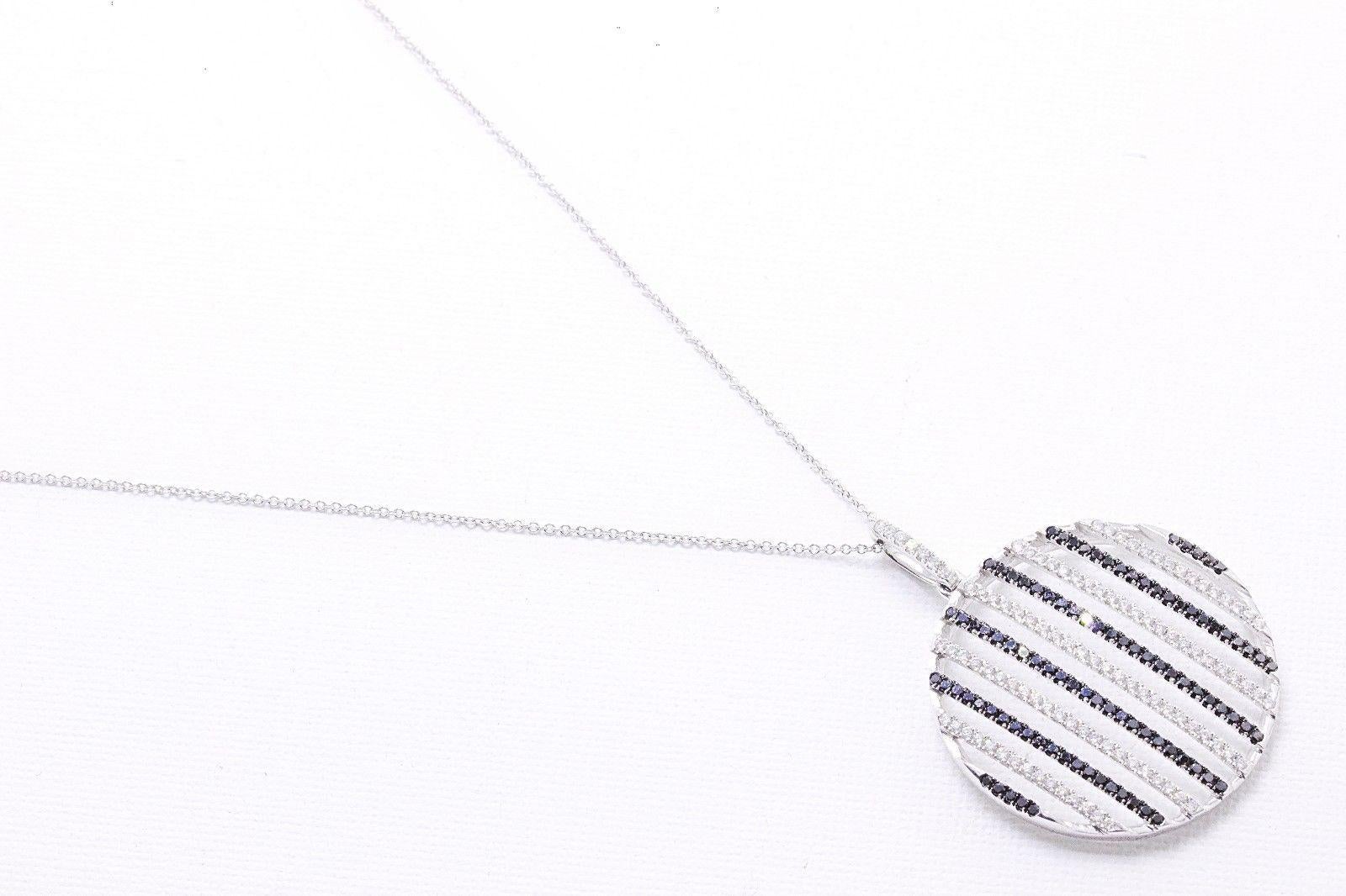 Collar Colgante Círculo de Diamantes Blanco y Negro 1.05 TCW 14KT Oro Blanco en venta 1