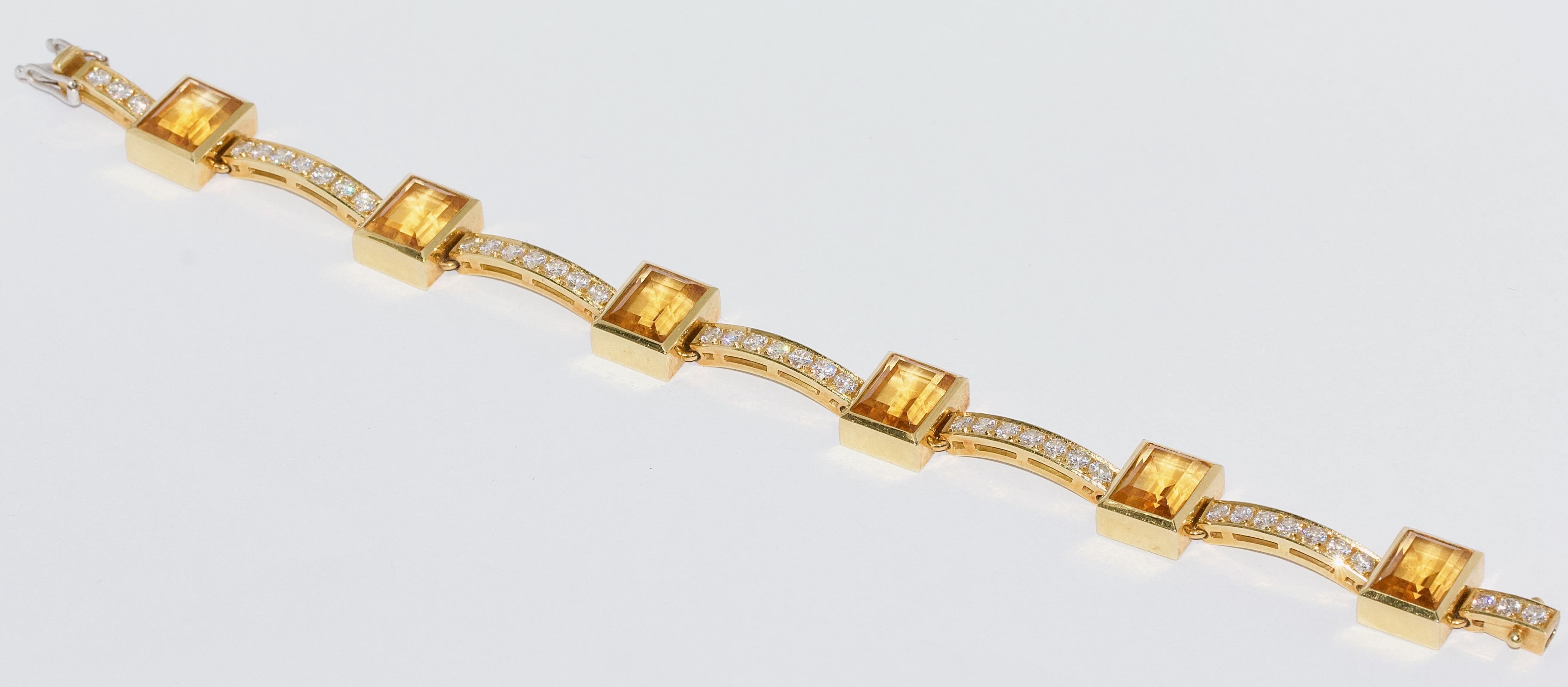 Ladies Bracelet, Bangle in 18 Karat Gold, Set with Citrines and 41 Diamonds In Good Condition For Sale In Berlin, DE