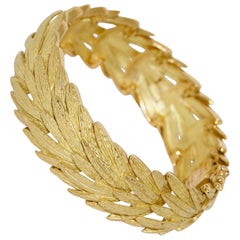 Ladies Bracelet, Bangle in 18 Karat Solid Gold, as a Laurel Wreath, Italy