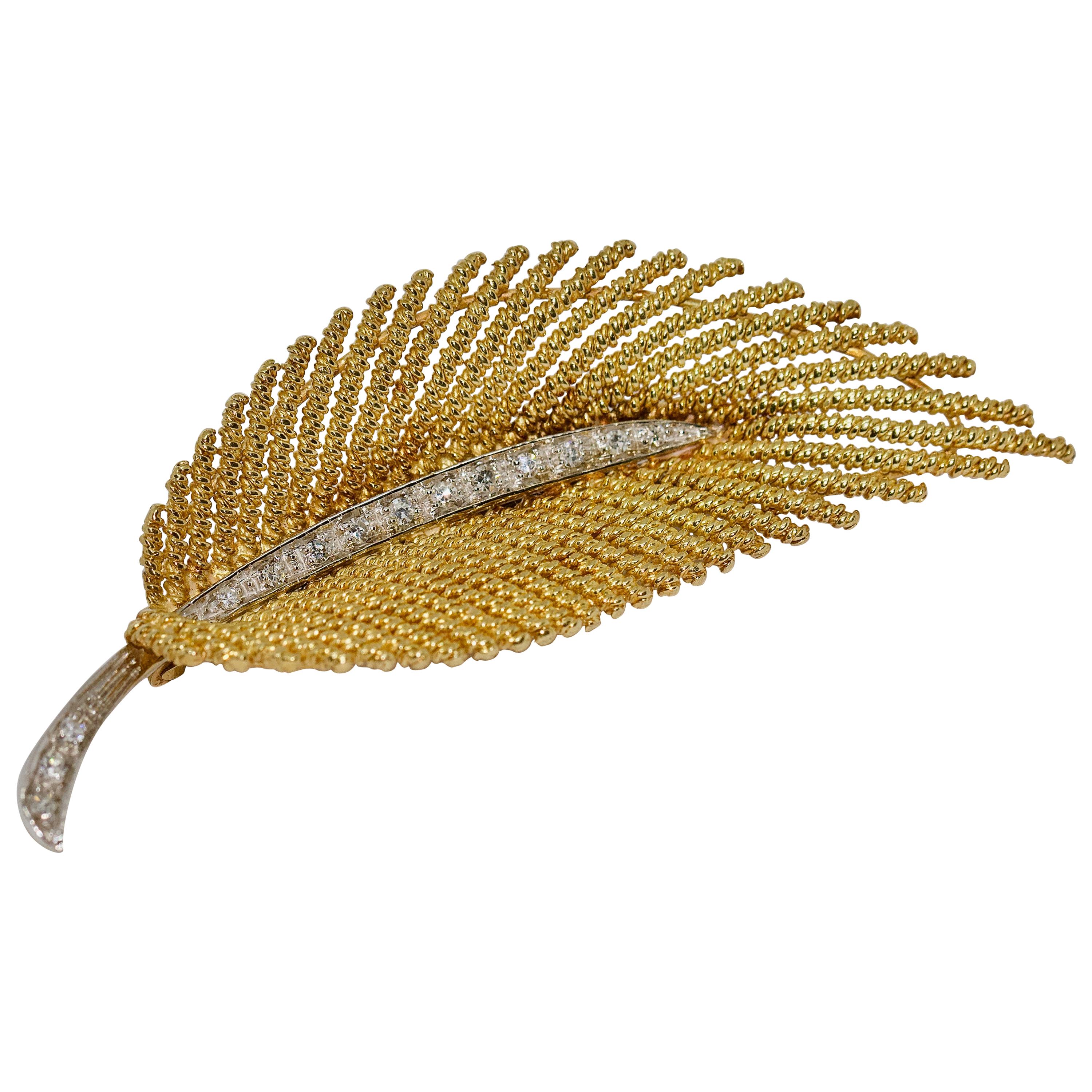 Ladies Brooch as an Autumn Leaf, 18 Karat Yellow Gold with 14 Diamonds For Sale