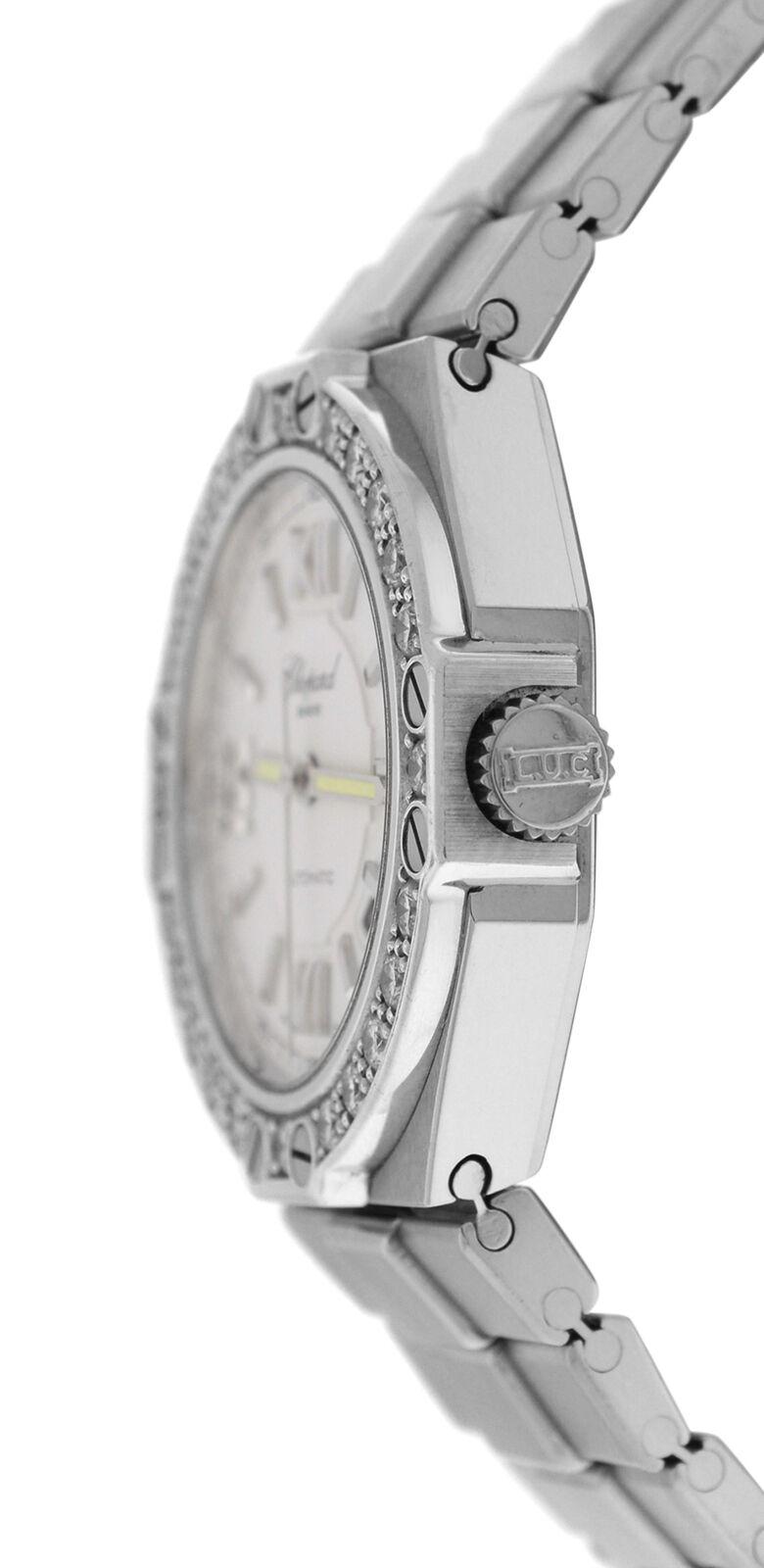 Marke	Chopard
Modell	25/8342-11 
Geschlecht	Damen
Bedingung	Aus Vorbesitz
Bewegung	Schweizer Automatik
Gehäuse MATERIAL	Edelstahl & Diamanten
Armband / Riemen MATERIAL	
Rostfreier Stahl

Schließe / Schnalle MATERIAL	
Rostfreier Stahl 

Verschluss