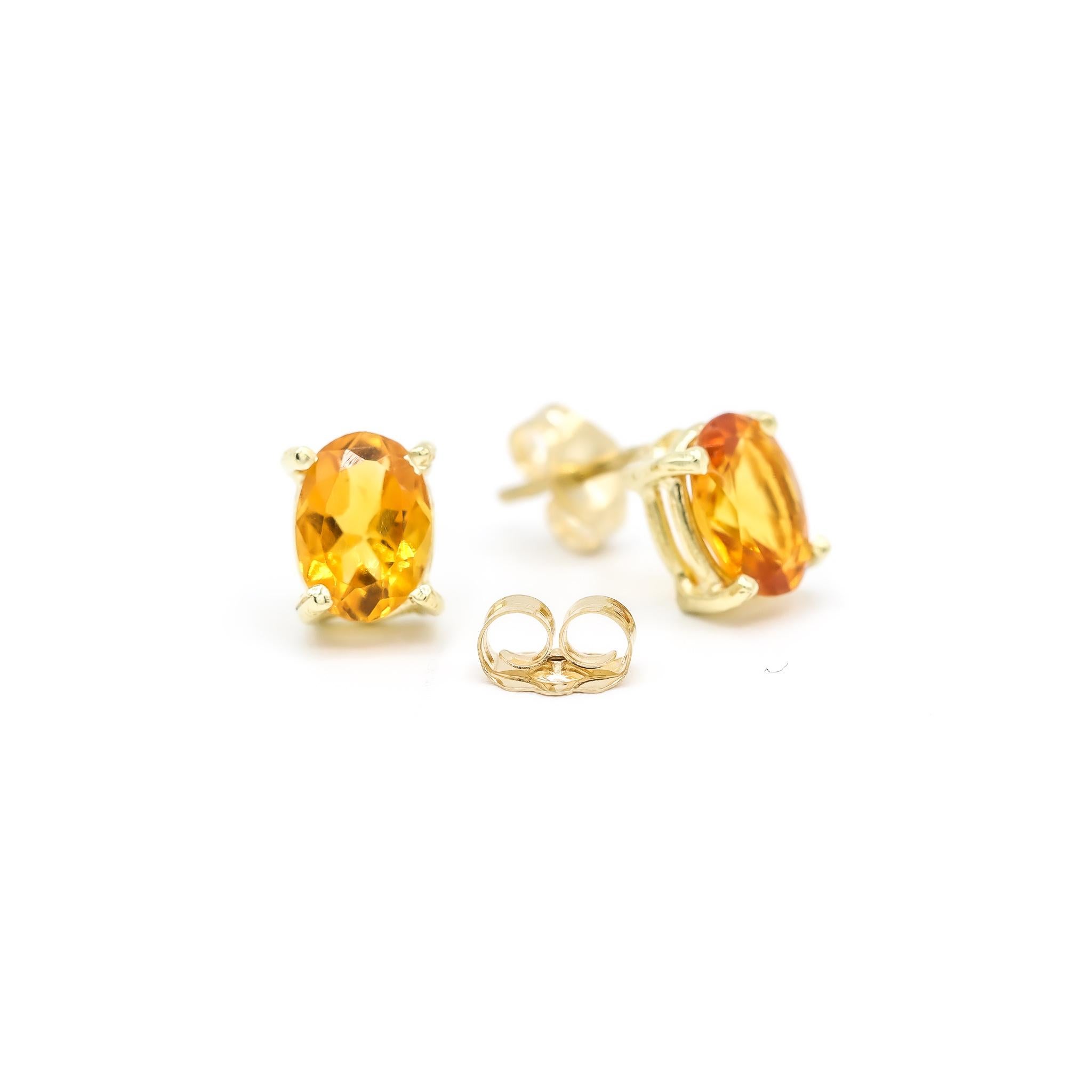 Ladies Cocktail Citrines 14K Yellow Gold Stud Earrings In Excellent Condition For Sale In Houston, TX