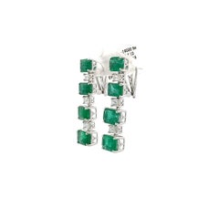 Ladies Dangling Earrings with Emerald and Diamonds