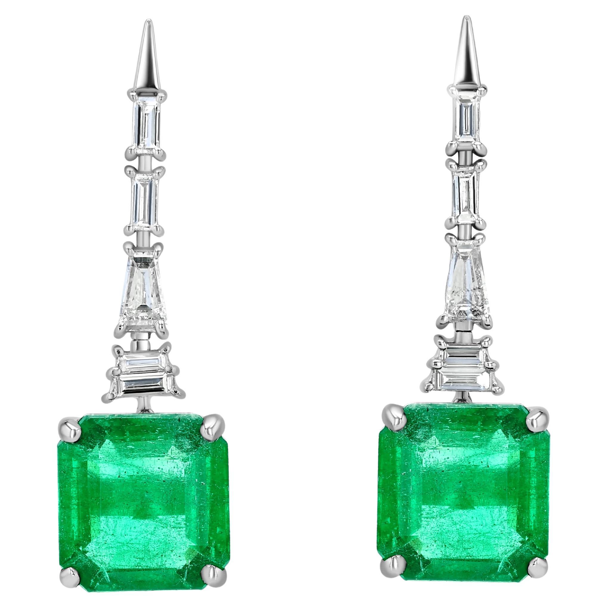 Orecchini pendenti da donna con smeraldo e diamanti