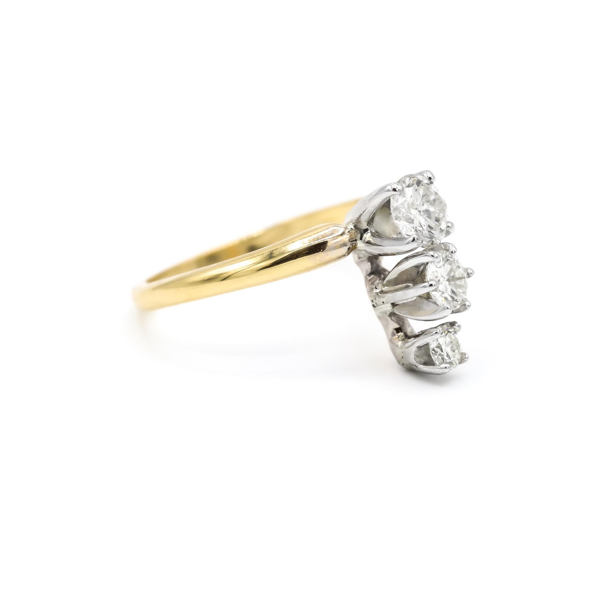 Round Cut Ladies Diamond 14K Gold Ring For Sale
