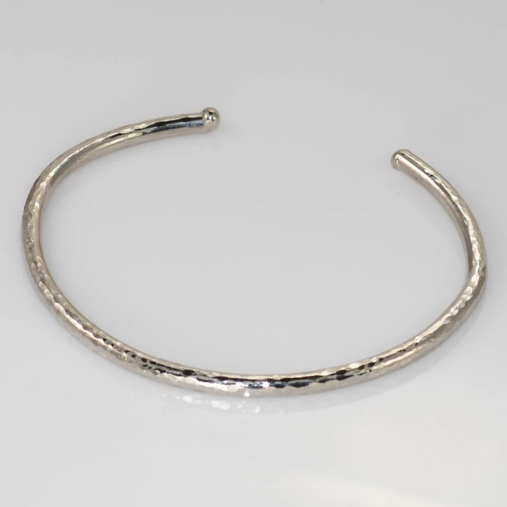 Platinum hand made bangle with hammer finish.
Tests .95% platinum and weighs 31.1 grams.
The bangle measures 3.30mm thick.
It will fit up too 7 1/2 inch wrist comfortably.
It can be adjusted for small wrist.
Condition is new.