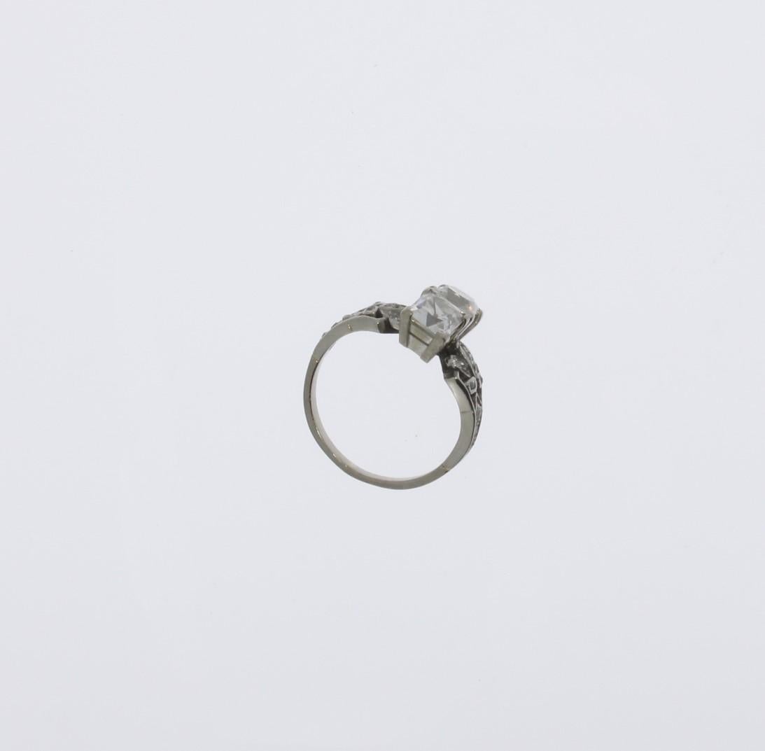 Brilliant Cut Ladies Diamond Ring in White Gold For Sale