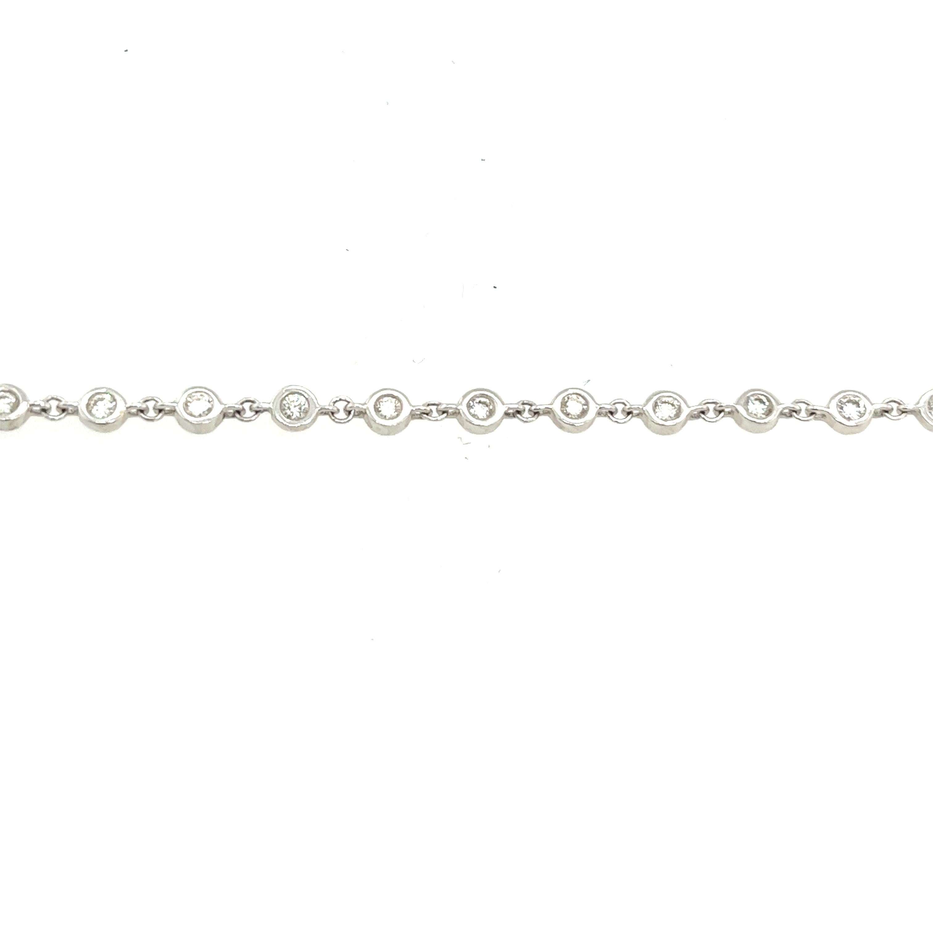 Bracelet pour femmes avec 29 diamants en or blanc 18 carats sertis sur le chaton                  

Ce bracelet en or blanc 18 carats pour femmes, serti de 29 diamants ronds de taille brillante, 0,80 carats, est réglable en longueur. Il est simple,