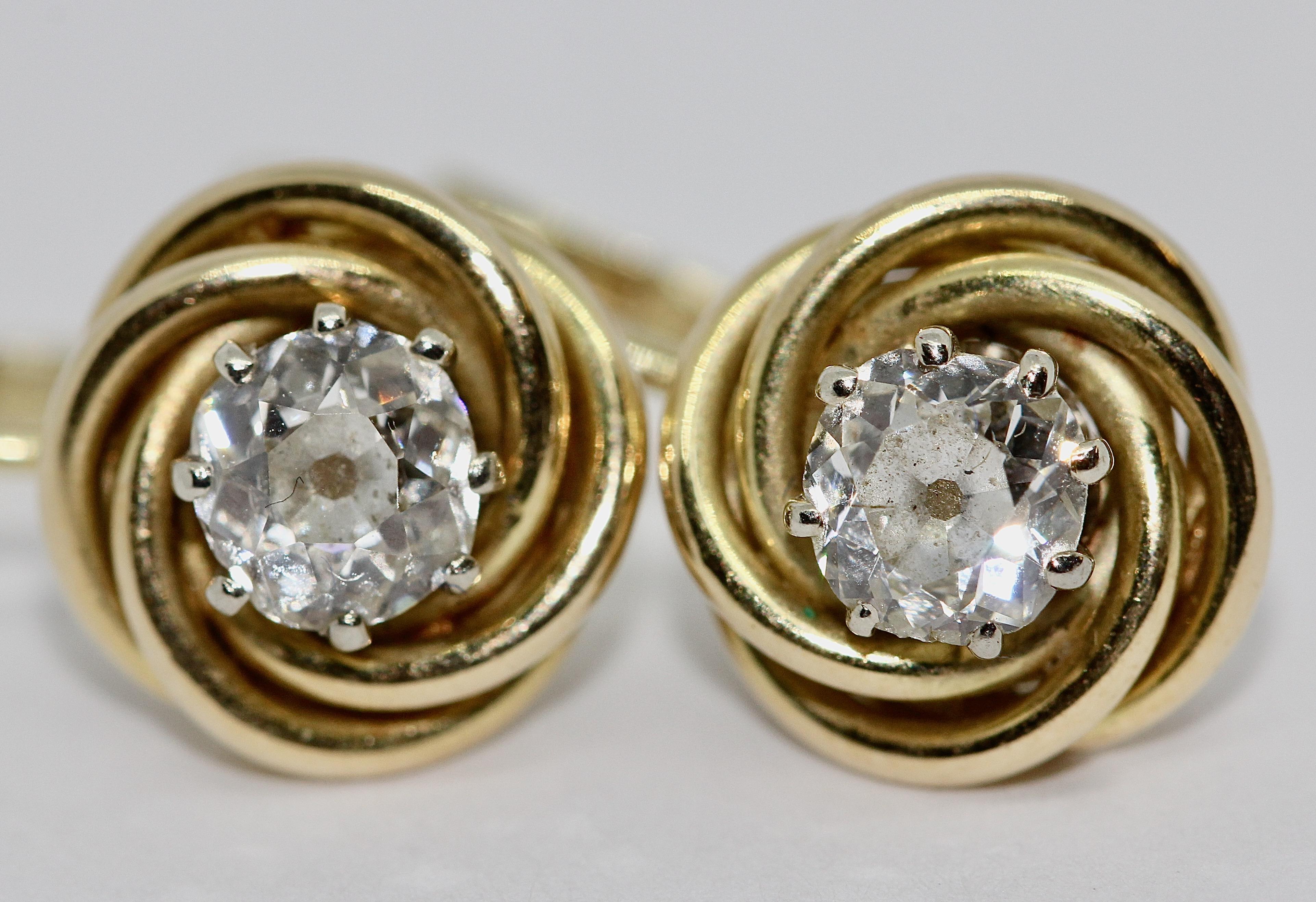 Petite diamond earrings, stud earrings. 14 Karat gold.

Diamond approx. 0.35 carat each.

Including certificate of authenticity.