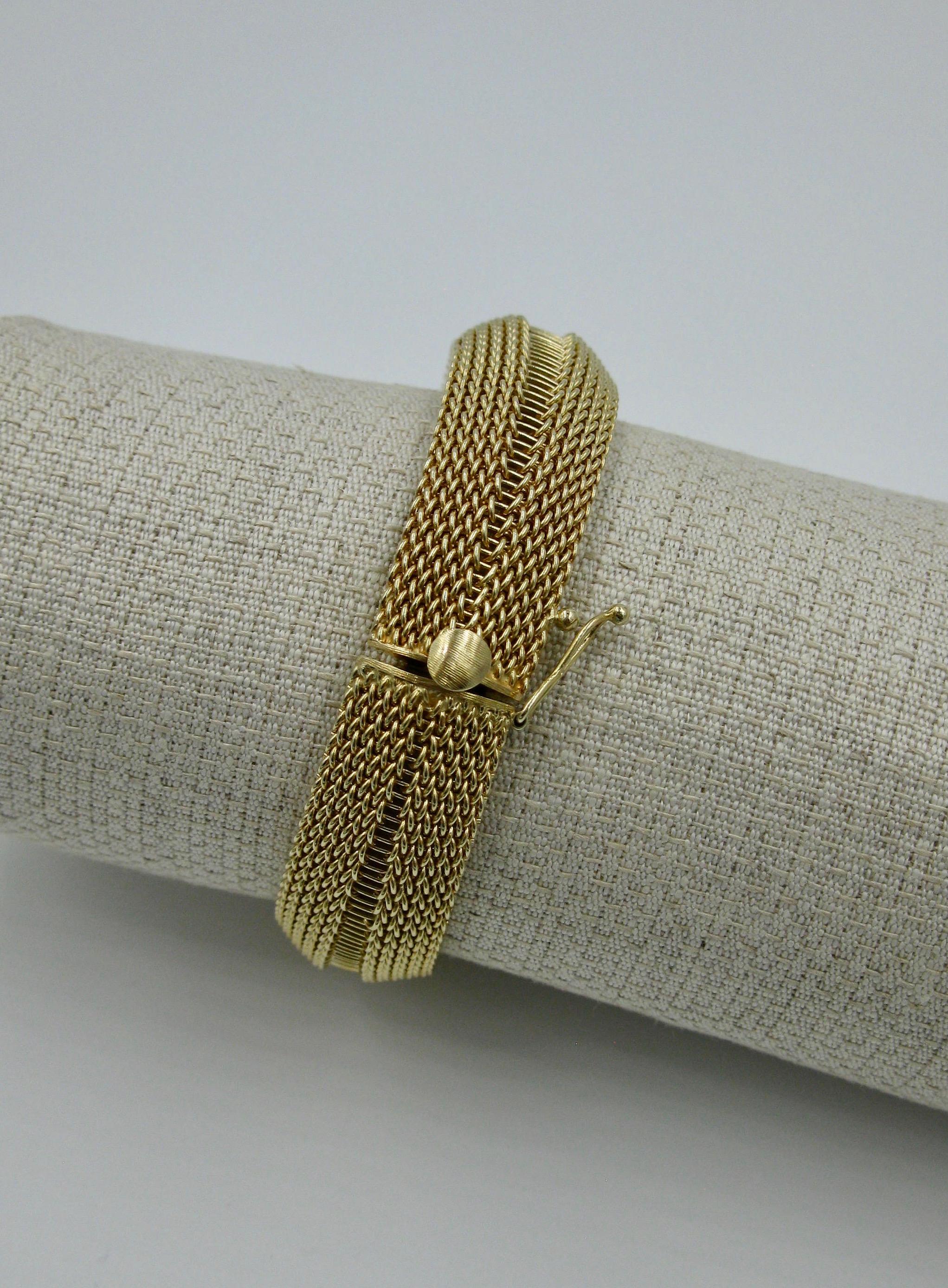 Ladies Diamond Yellow Gold Wristwatch Bracelet Mid-Century Modern Madmen, 1960s For Sale 6