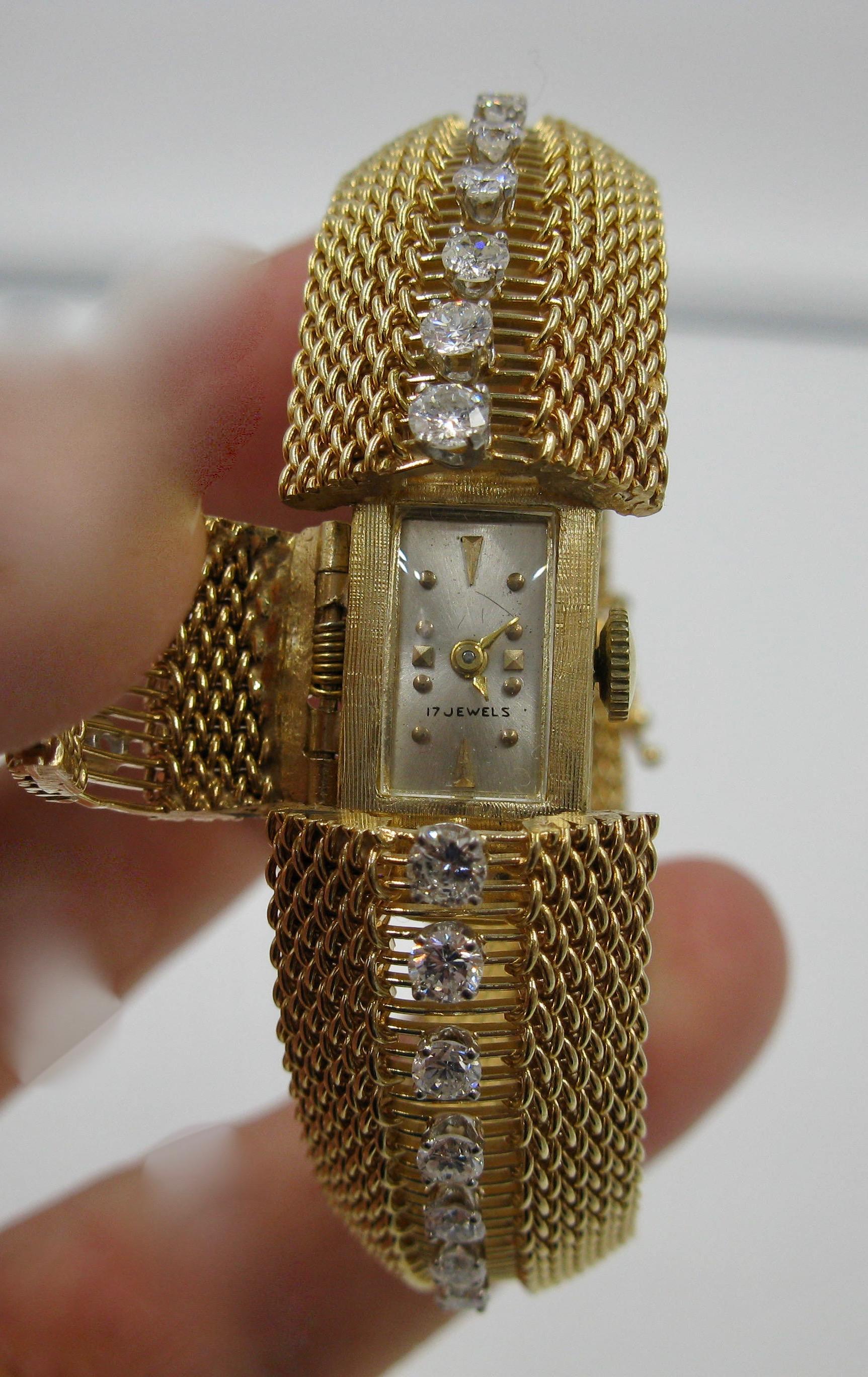 Taille ronde Bracelet montre-bracelet pour femmes Madmen du milieu du siècle dernier en or jaune et diamants, années 1960 en vente