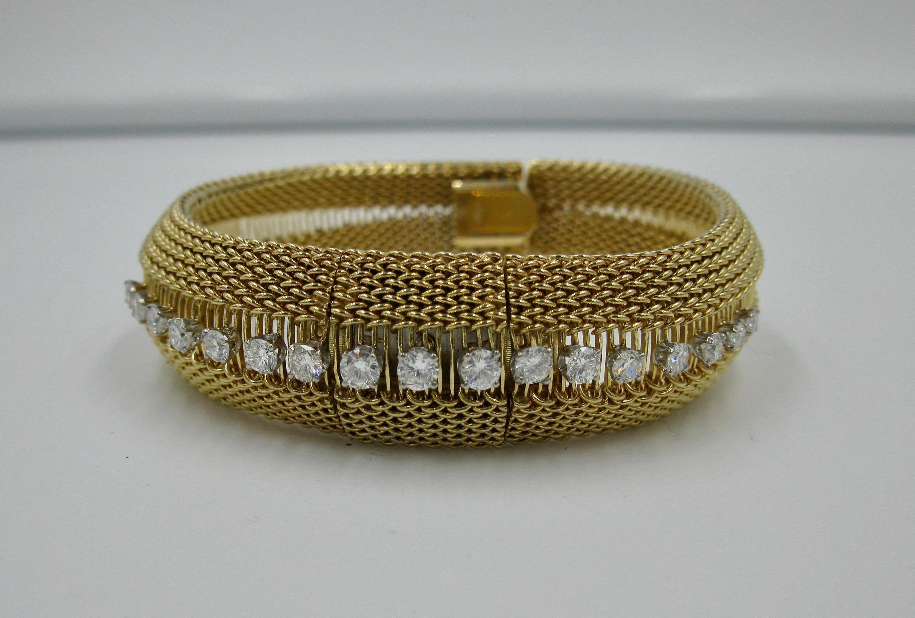 Ladies Diamond Yellow Gold Wristwatch Bracelet Mid-Century Modern Madmen, 1960s In Good Condition For Sale In New York, NY