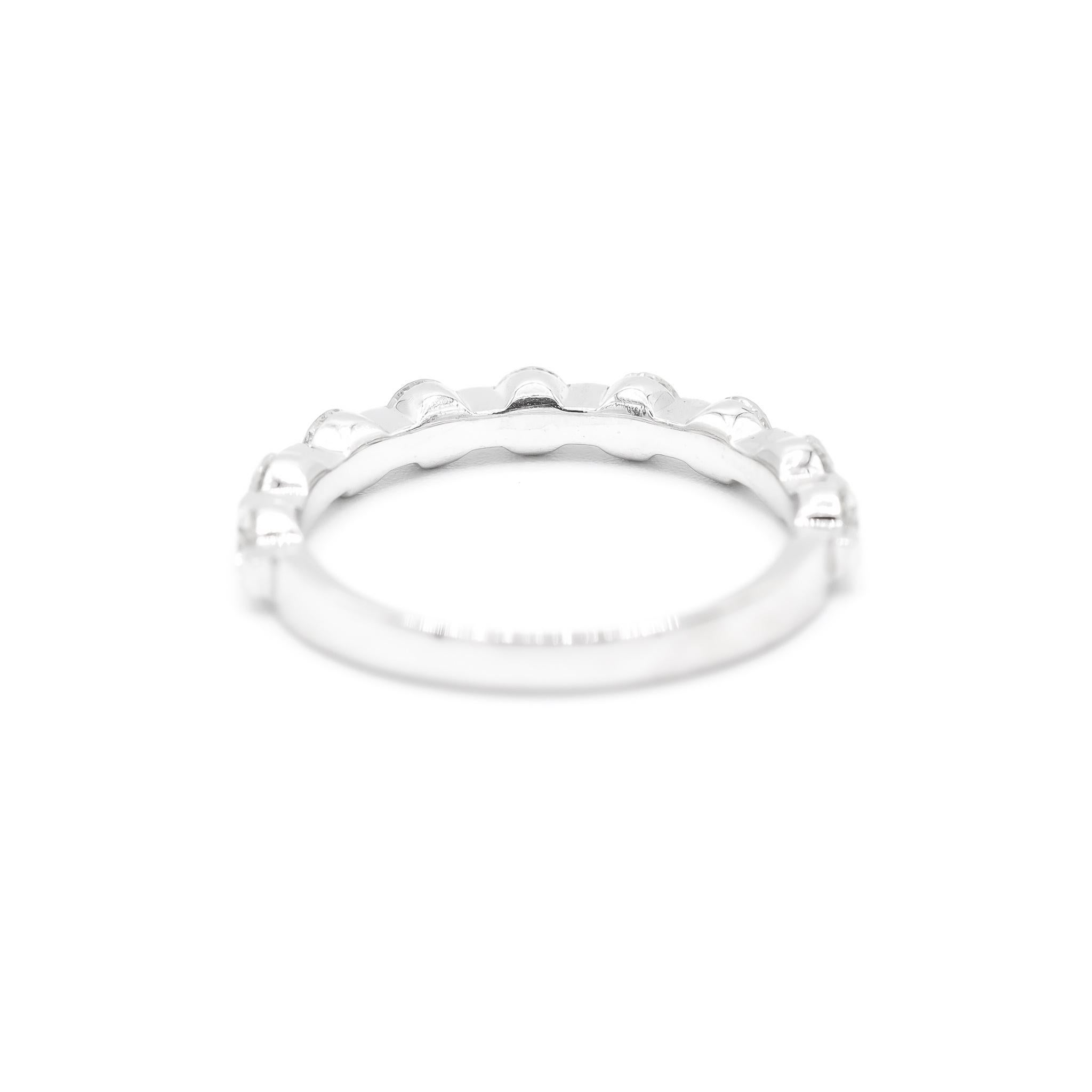 Anello da donna con diamanti in oro bianco 18 carati a mezza eternità In condizioni ottime a Houston, TX