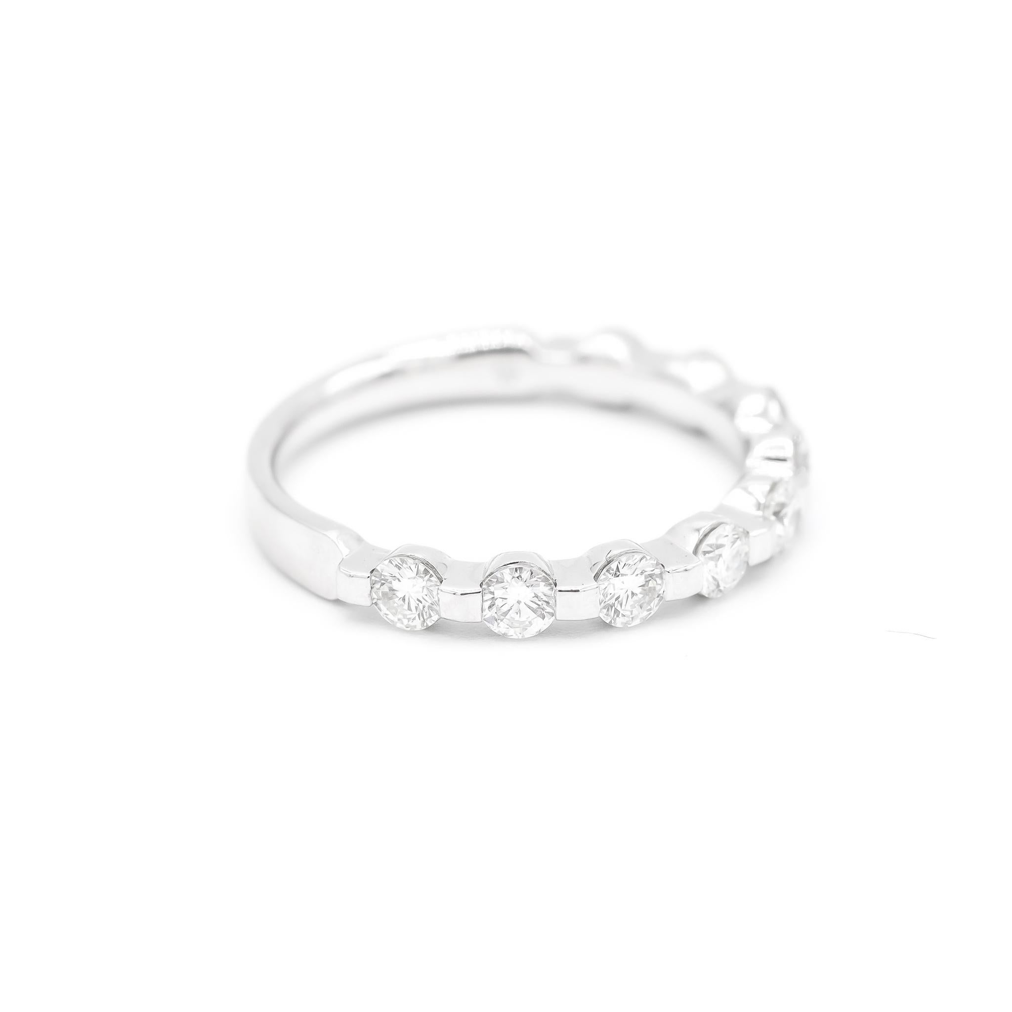 Anello da donna con diamanti in oro bianco 18 carati a mezza eternità 1