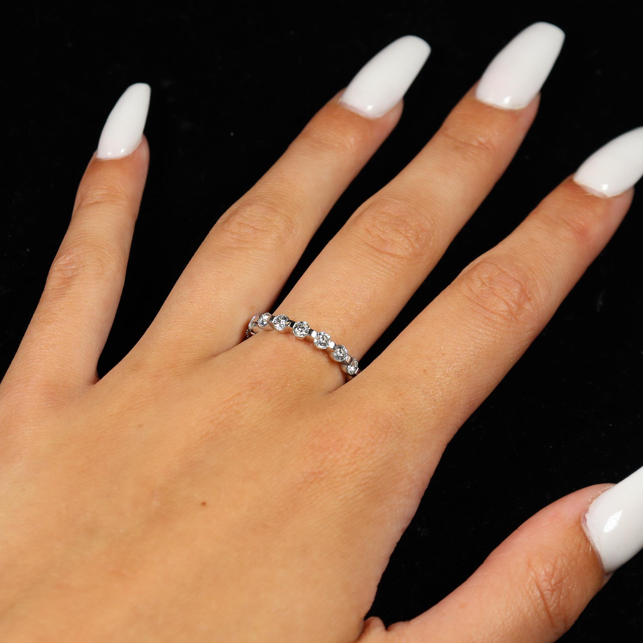 Anello da donna con diamanti in oro bianco 18 carati a mezza eternità 2