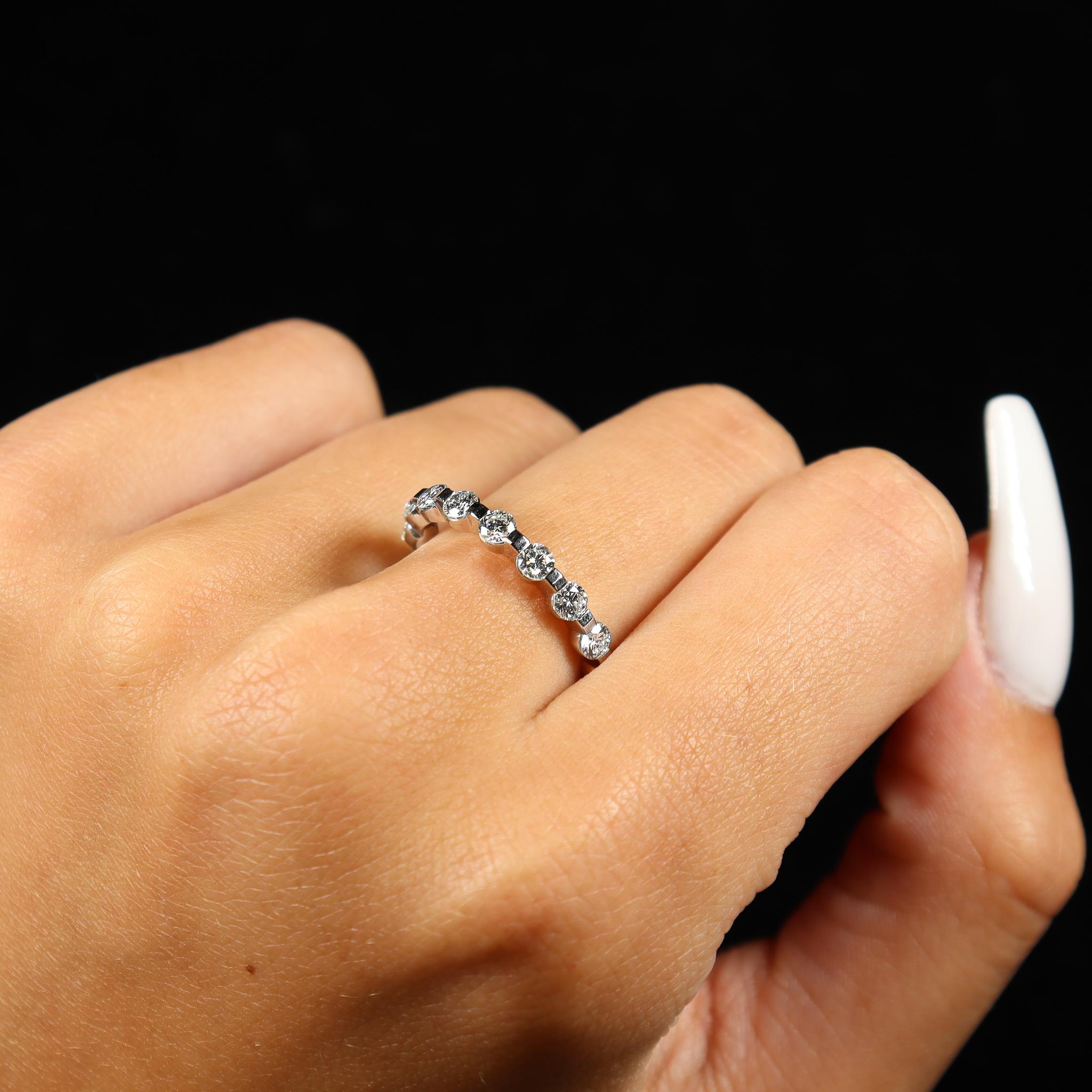 Anello da donna con diamanti in oro bianco 18 carati a mezza eternità 3