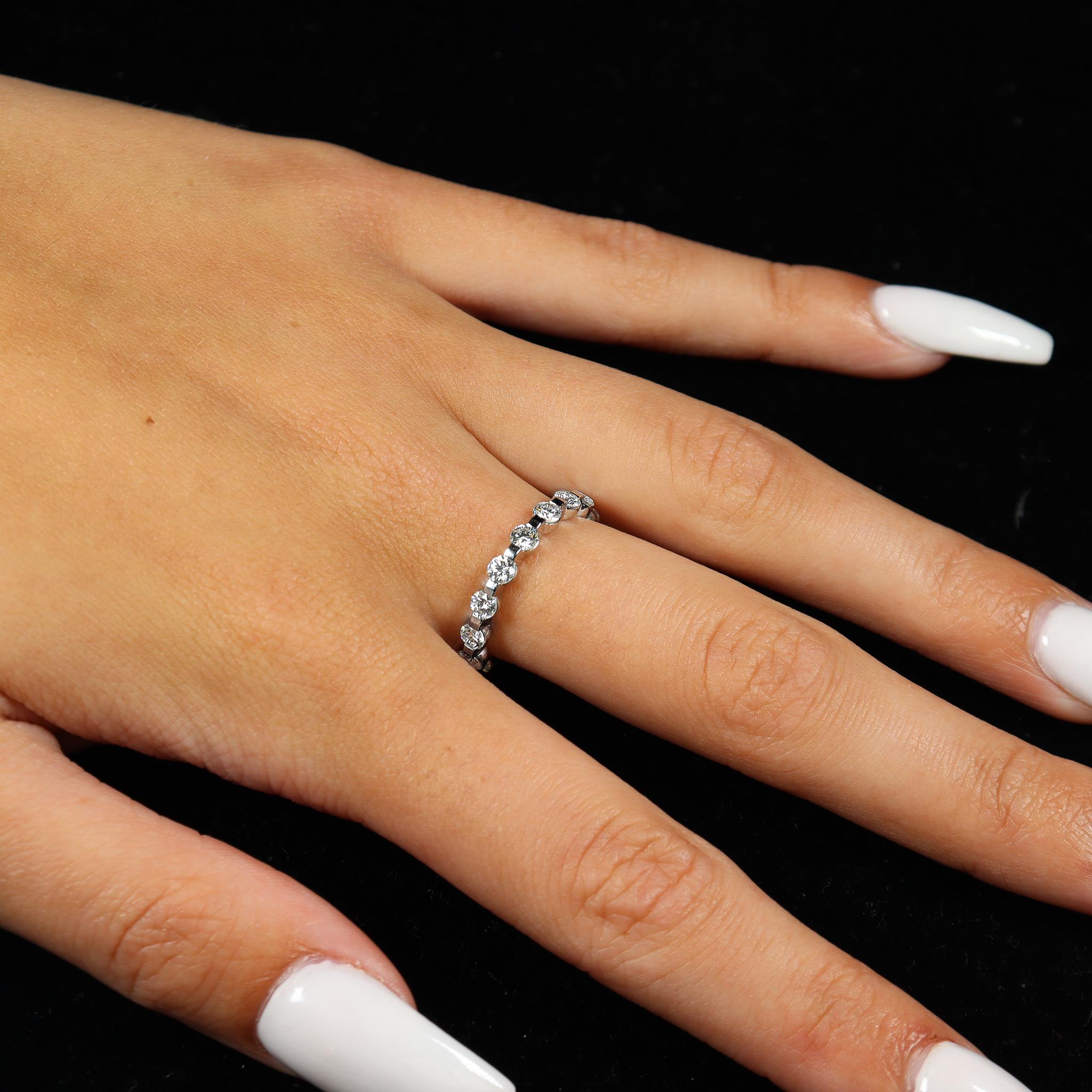 Anello da donna con diamanti in oro bianco 18 carati a mezza eternità 4
