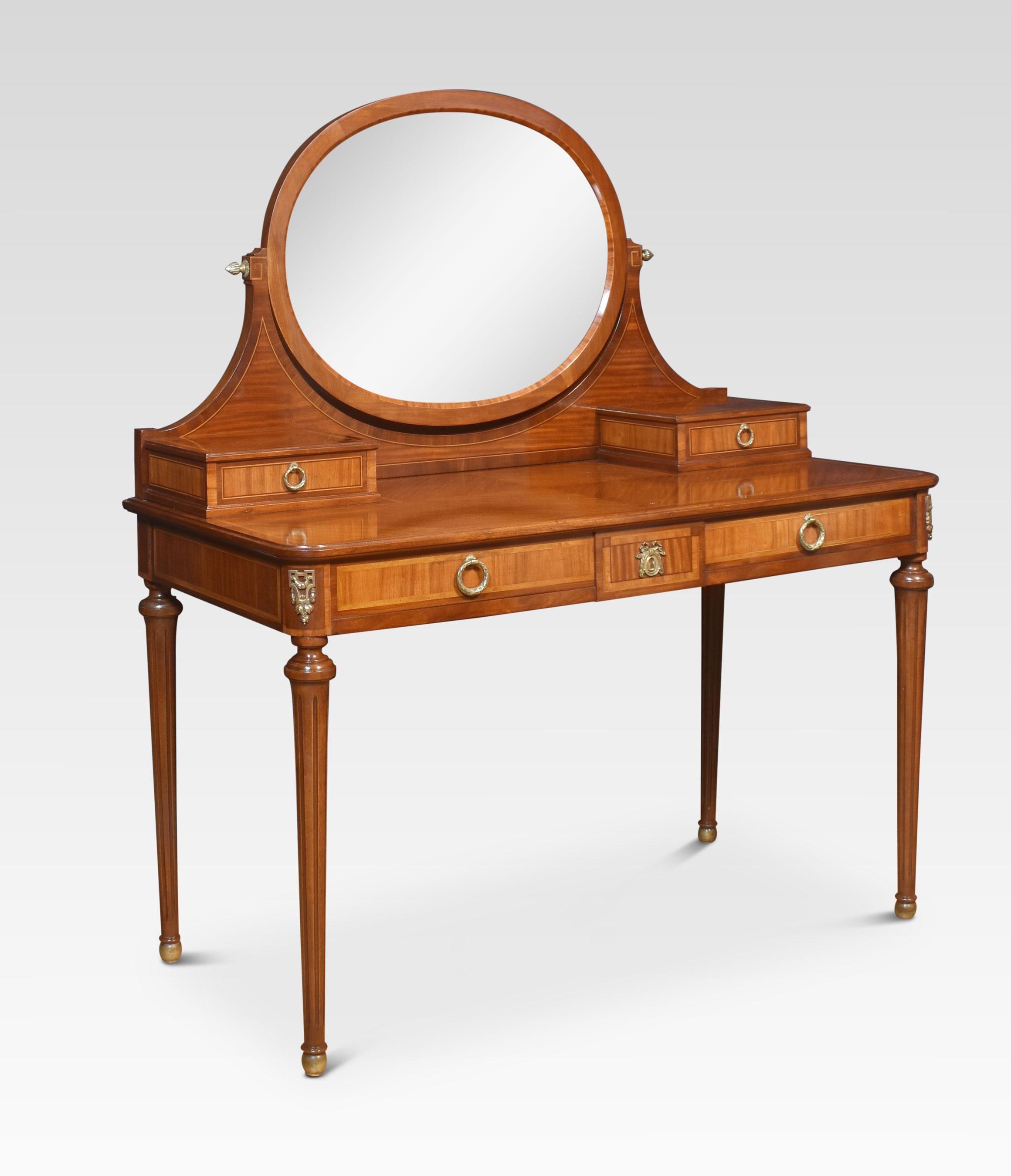 Dressing table, the superstructure with oval mirror, and two small drawers. Above the well figured top, to the frieze fitted with two drawers having brass circular handles. Raised up on fluted tapered cylindrical legs.
Dimensions
Height 55