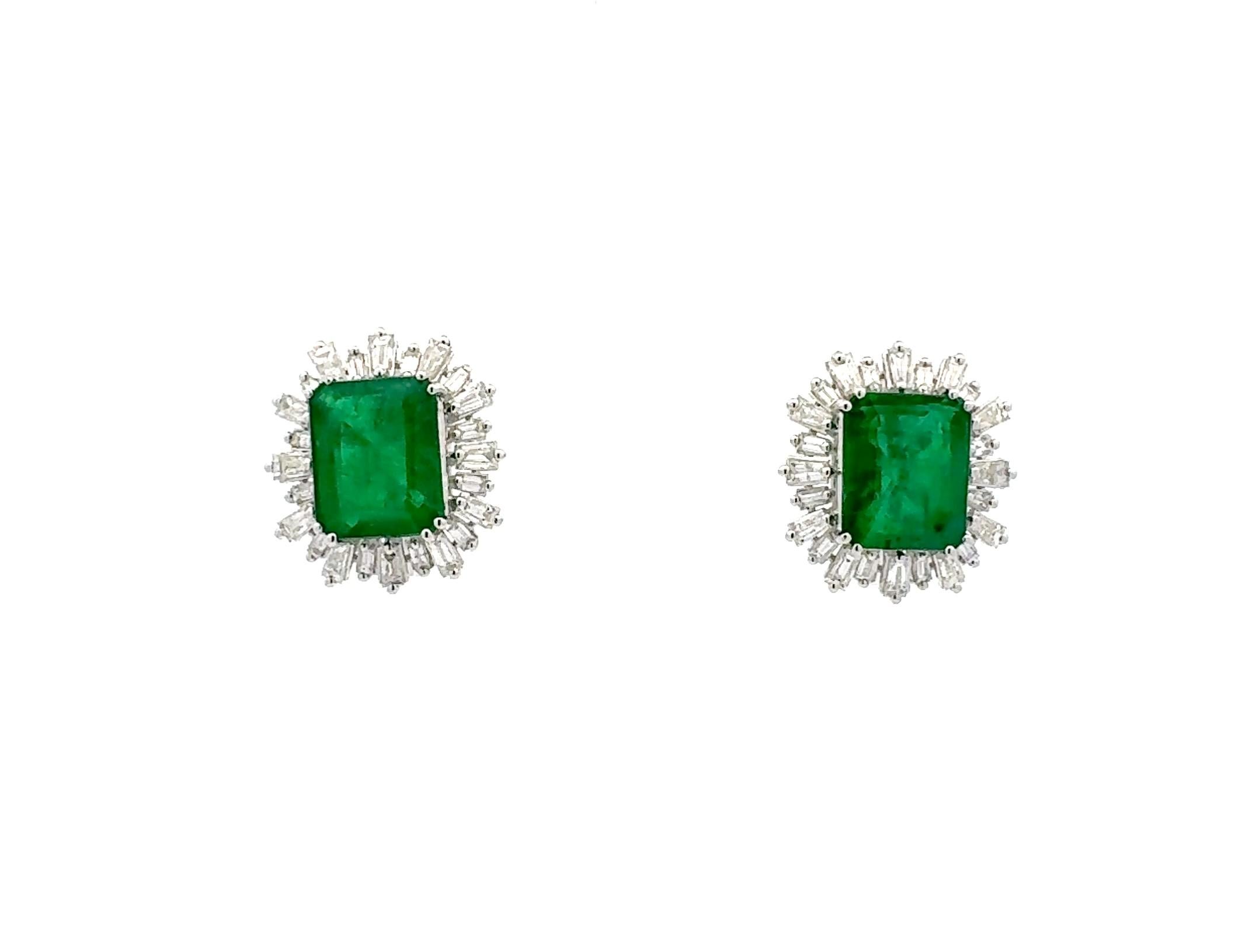 Art nouveau Boucles d'oreilles pour dames avec émeraudes et diamants en vente