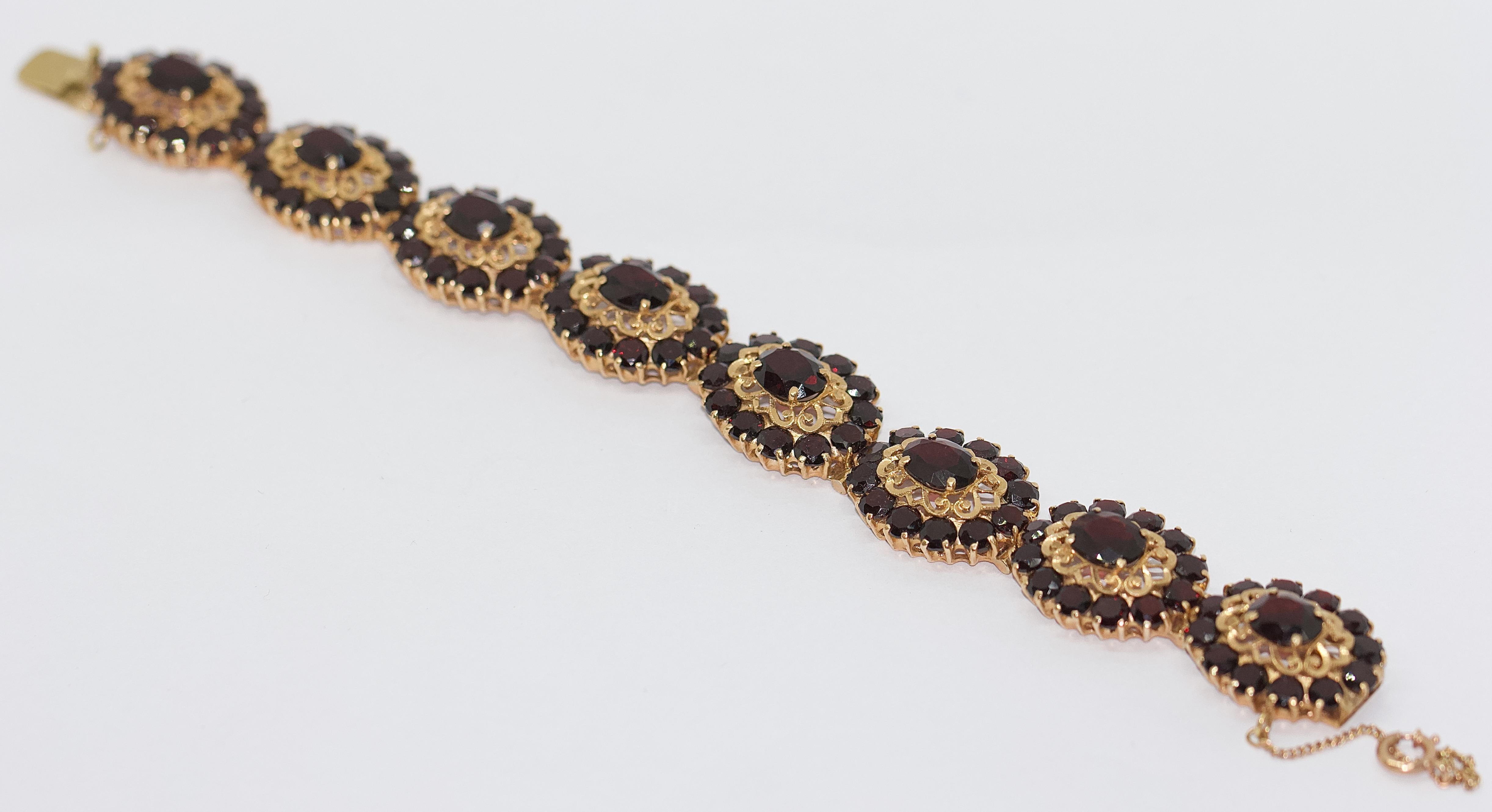 Women's Ladies Garnet Bracelet, 14 Karat Gold For Sale