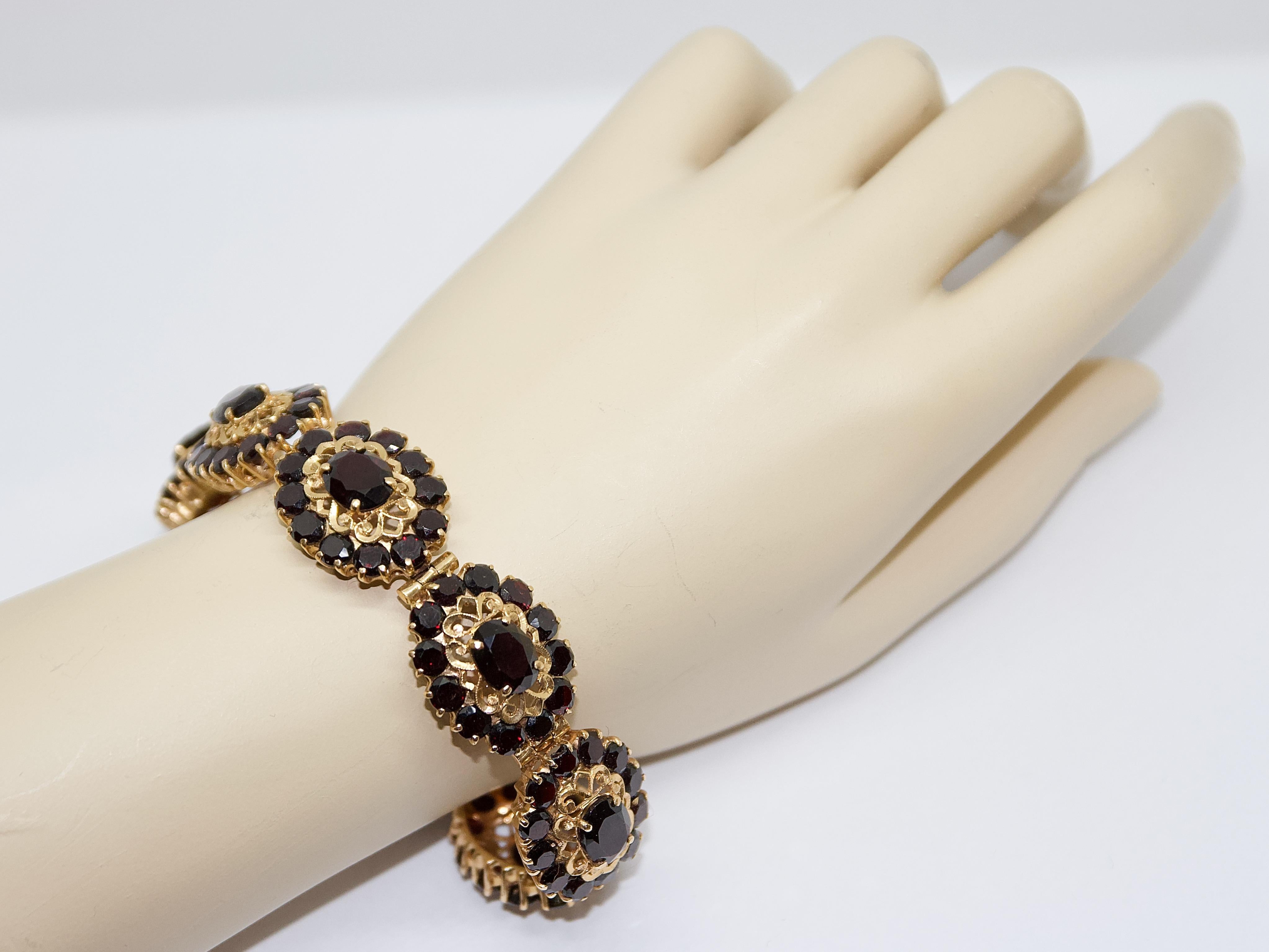 Ladies Garnet Bracelet, 14 Karat Gold For Sale 1