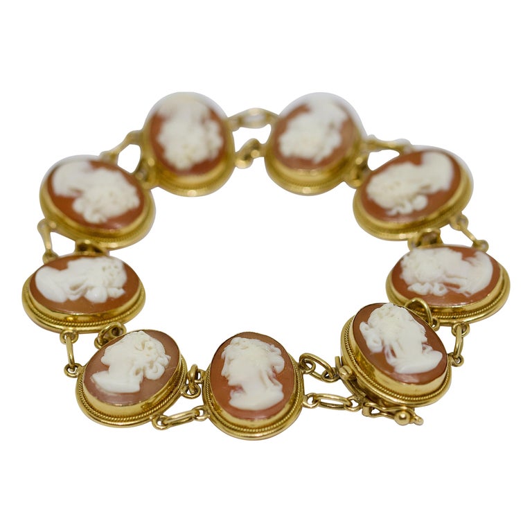 Bracelet camée en or 18 carats et pierres précieuses pour femmes En vente  sur 1stDibs