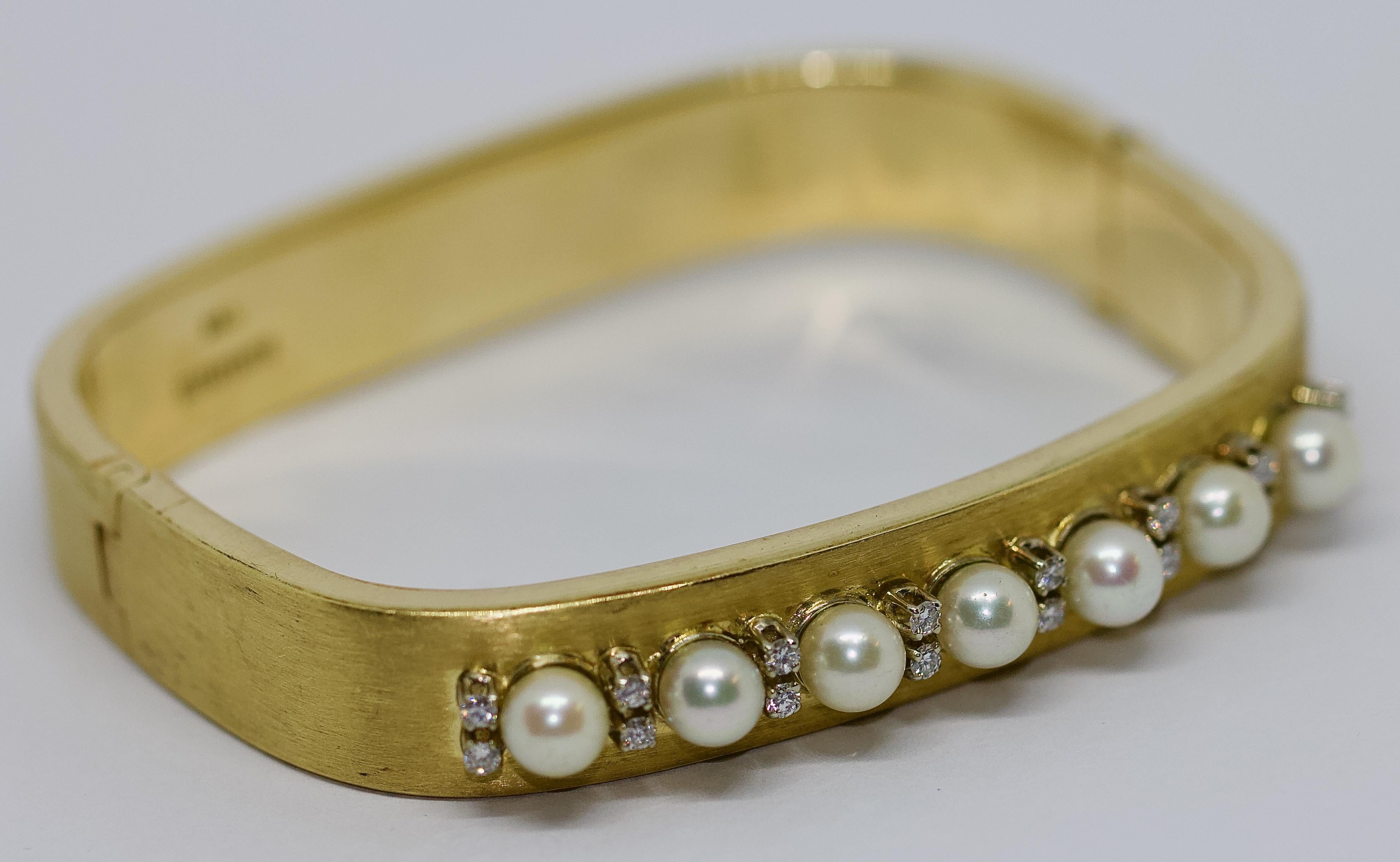 Taille ronde Bracelet jonc en or pour femmes, avec perles et diamants en vente