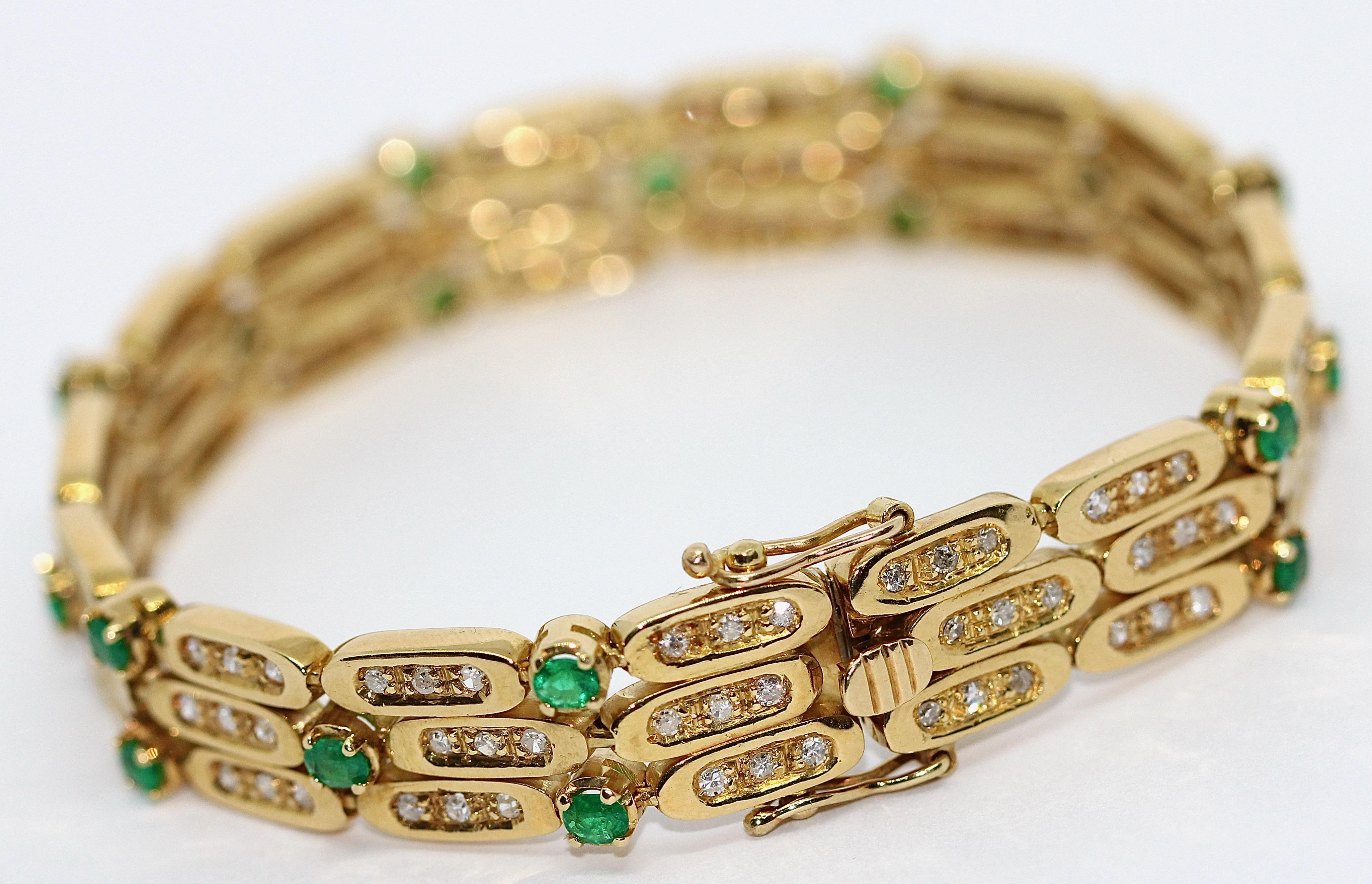 Round Cut Ladies Gold Bracelet, 18 Karat Gold, Set with Diamonds and Emeralds For Sale