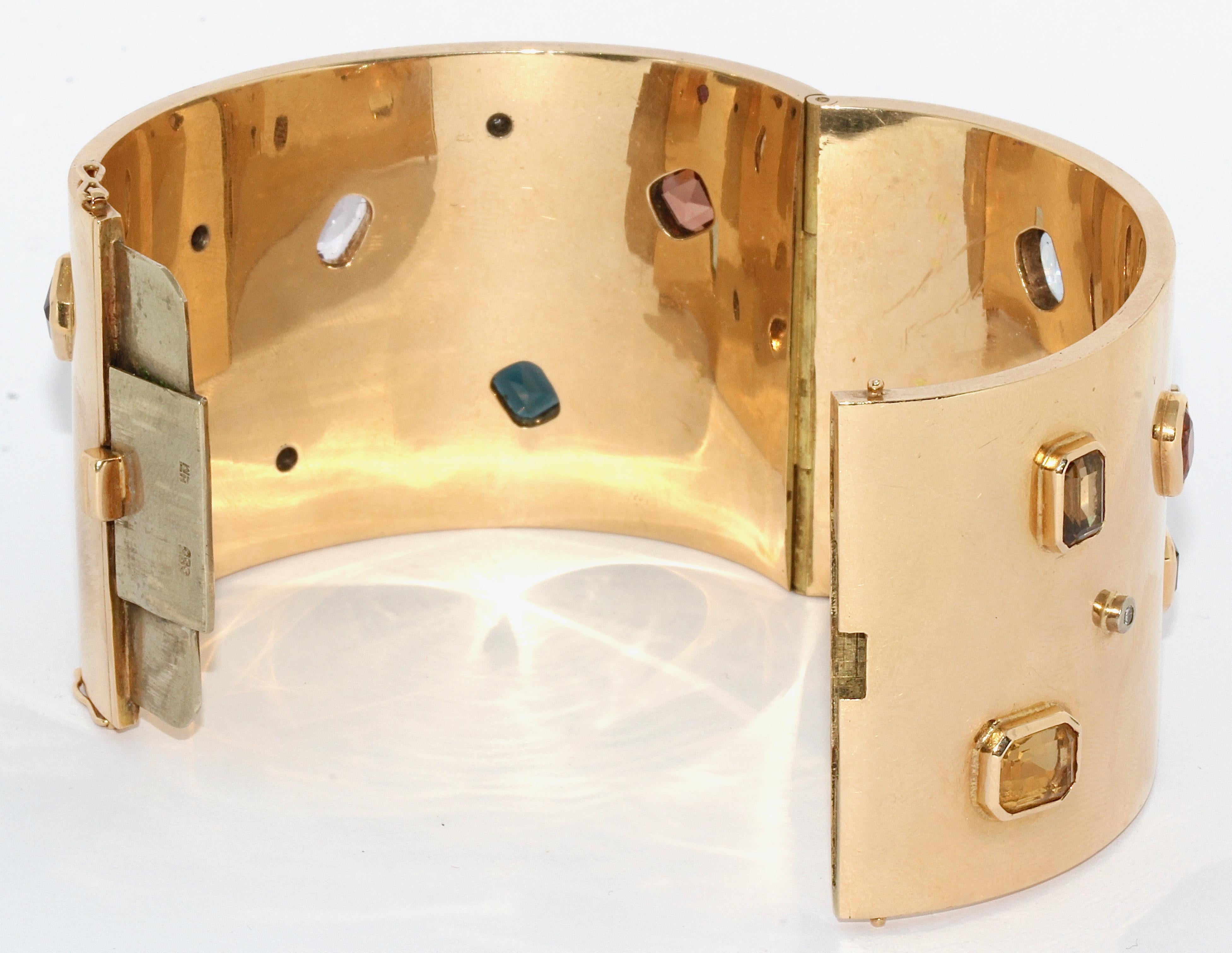 Bracelet jonc de créateur en or pour femme, serti de diamants et de multiples pierres précieuses Pour femmes en vente
